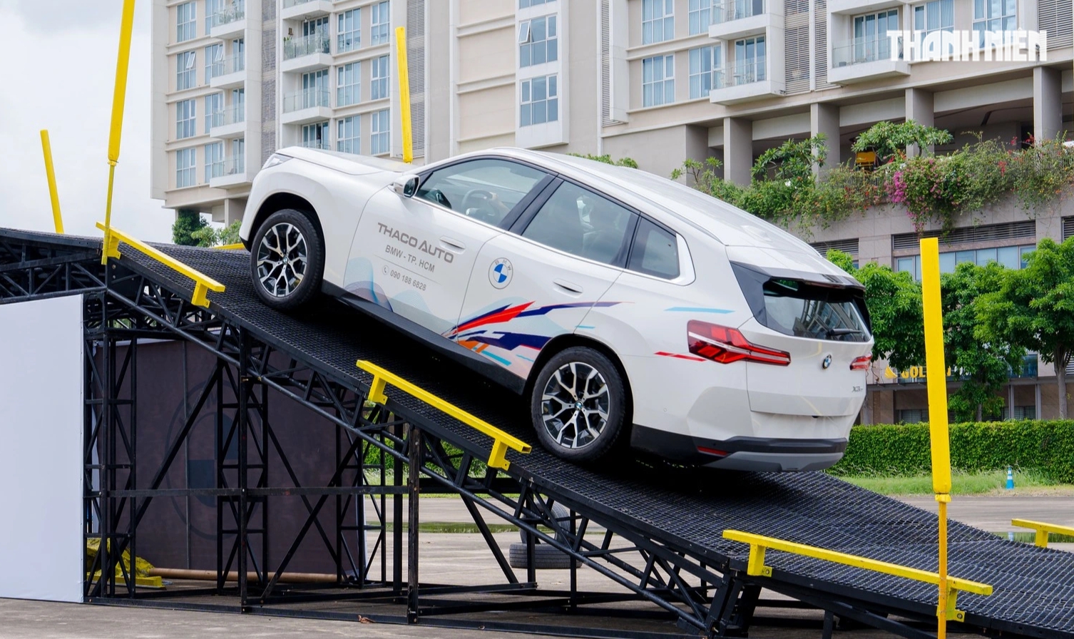 Lái xe số tự động dừng giữa dốc, dùng phanh tay hay phanh chân an toàn hơn? - Ảnh 1.