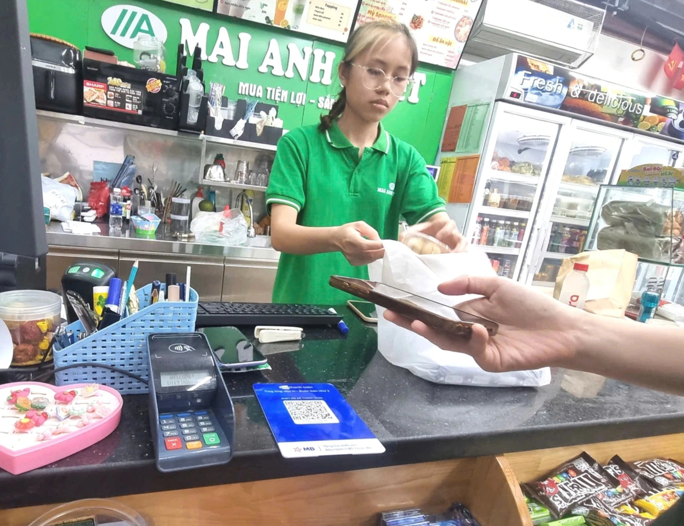 Vì sao có chứng từ thanh toán không tiền mặt vẫn không được khấu trừ thuế? - Ảnh 2.