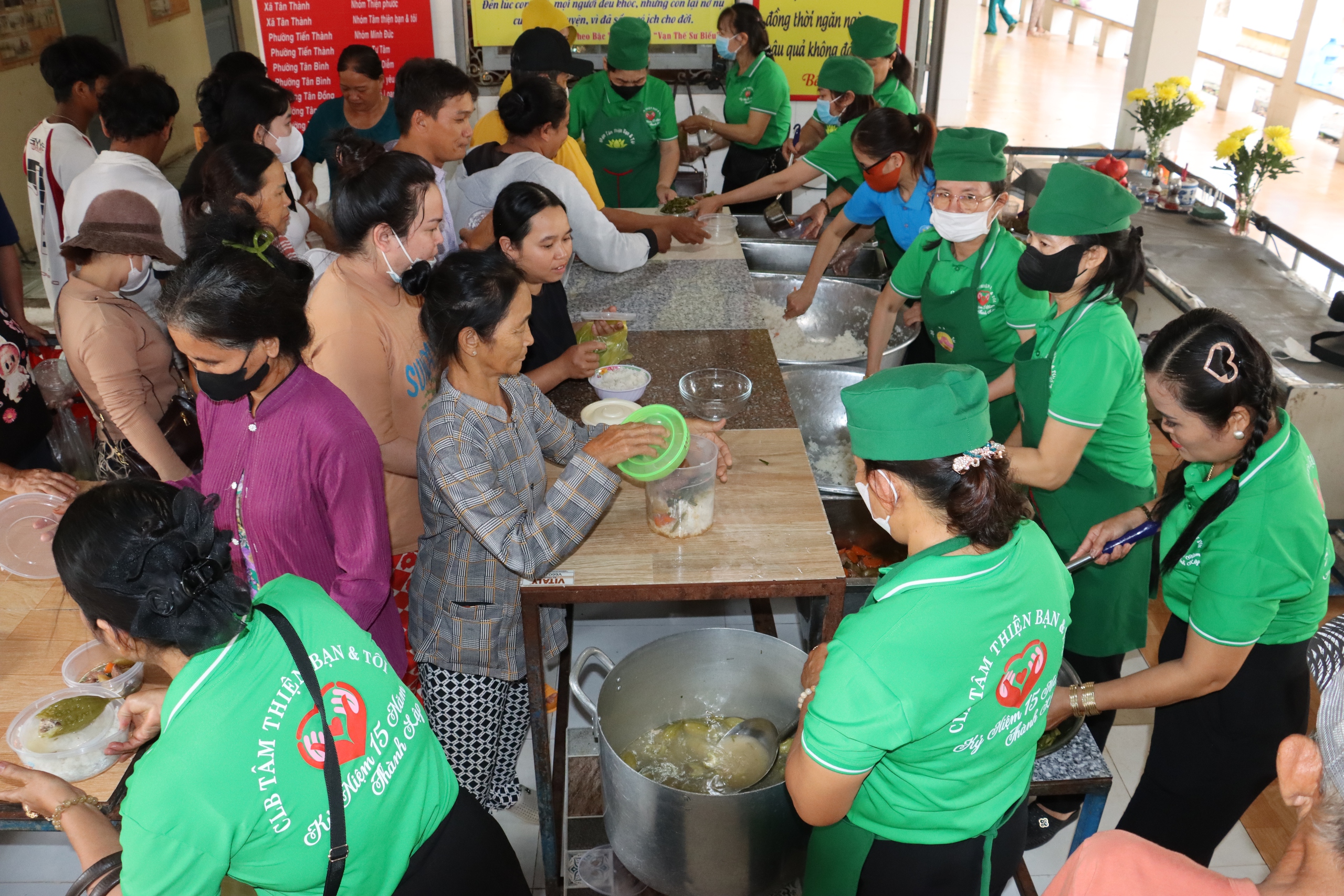 Chung dòng máu Lạc Hồng: Bếp cơm 0 đồng 24 năm giúp bệnh nhân nghèo - Ảnh 3.