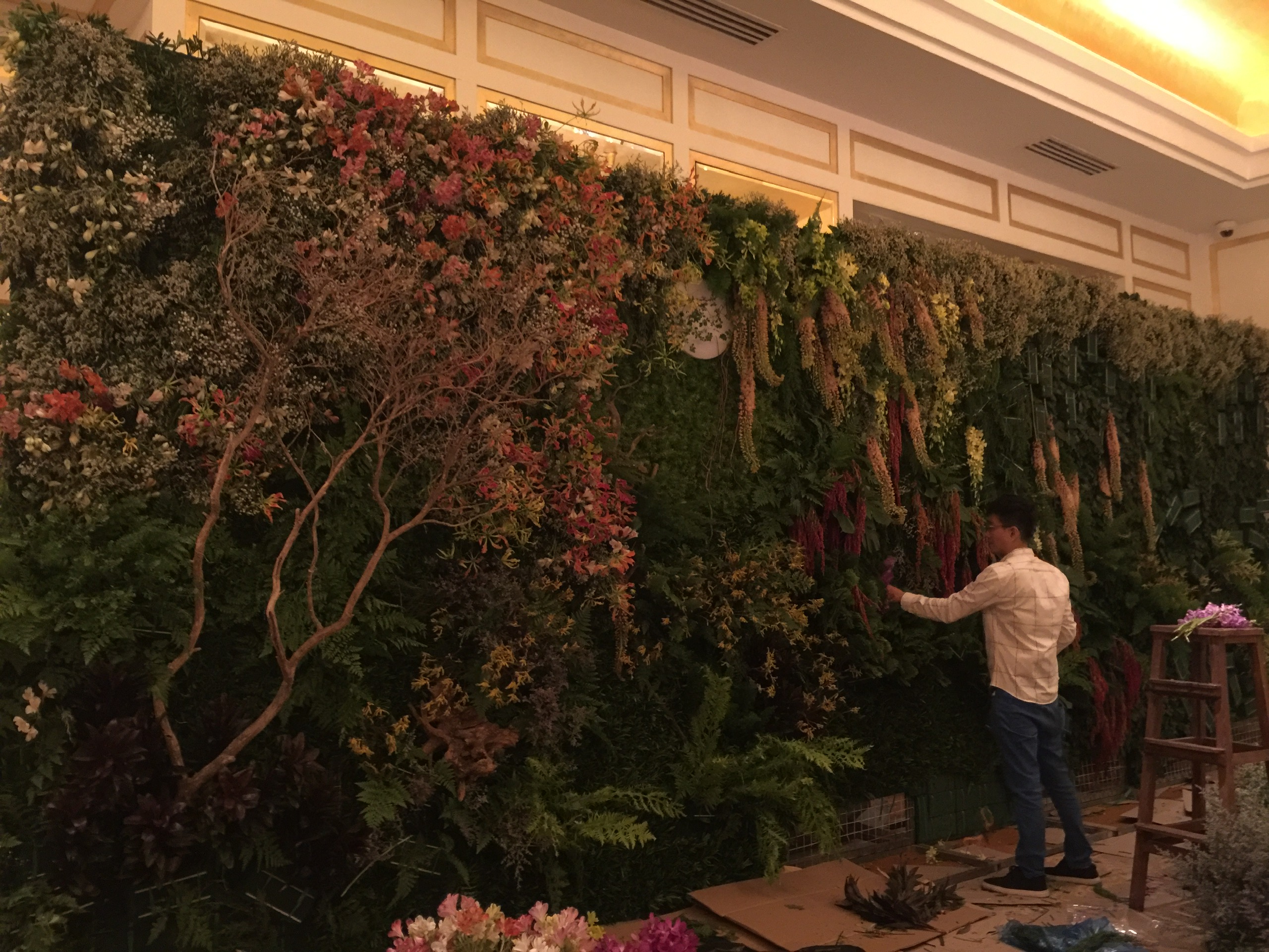 Kenzo Thiện – nghệ nhân cắm hoa tài hoa với giác quan thứ sáu độc đáo - Ảnh 3. Kenzo Thiện – nghệ nhân cắm hoa tài hoa với giác quan thứ sáu độc đáo - Ảnh 3.