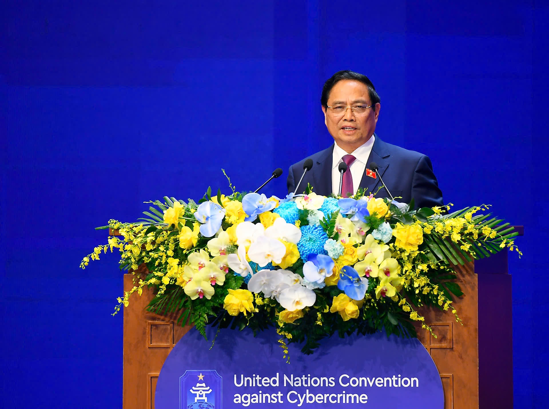 Prime Minister Pham Minh Chinh calls for international cooperation to combat cybercrime - Photo 2. Thủ tướng phạm Minh Chính kêu gọi hợp tác quốc tế nhằm chống tội phạm mạng - Ảnh 2.