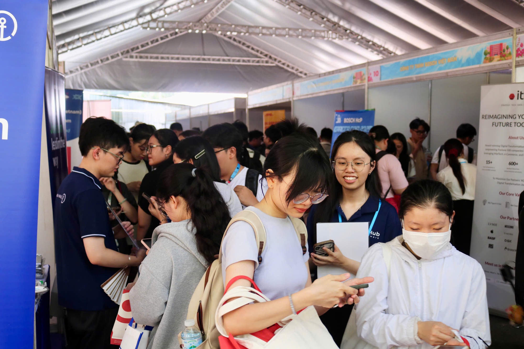 Cách vượt qua thất nghiệp hiệu quả cho người trẻ giữa áp lực cuộc sống hiện đại - Ảnh 2.