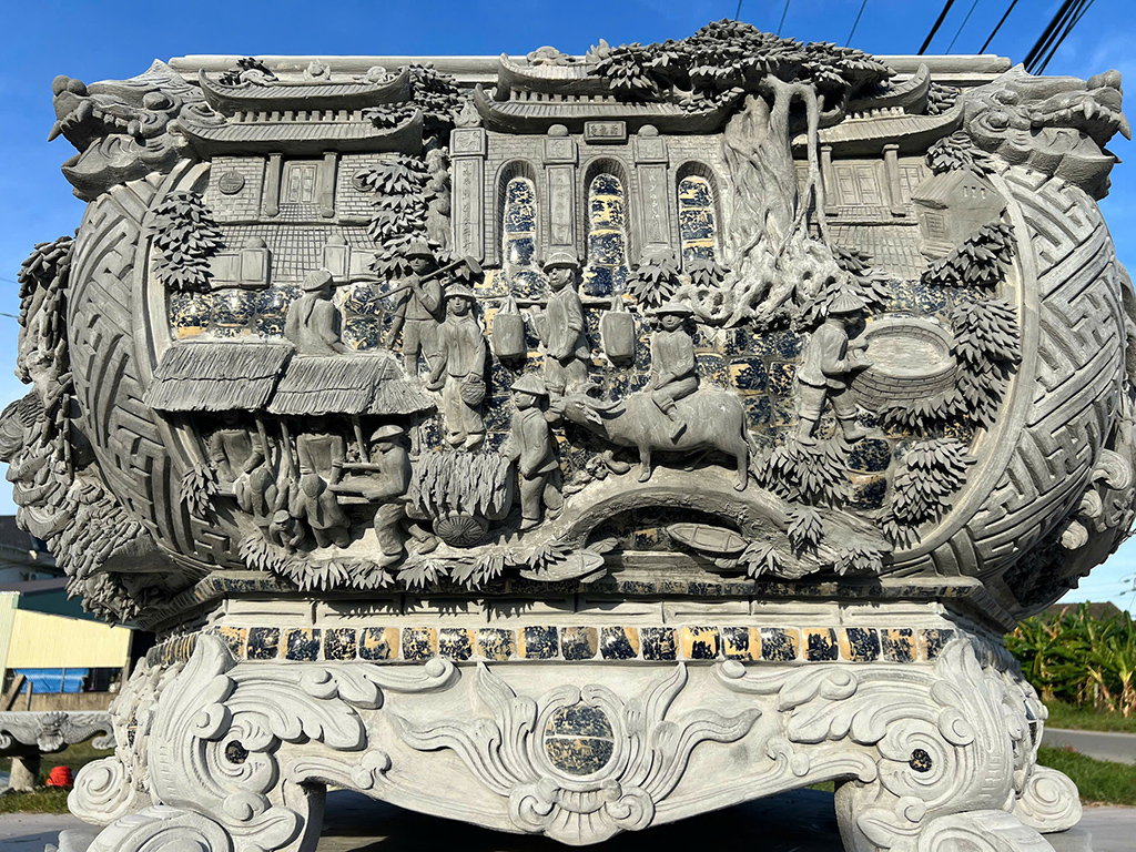 Chàng trai xứ Huế và hành trình khởi nghiệp với chậu đắp nổi độc đáo - Ảnh 2. Chàng trai xứ Huế và hành trình khởi nghiệp với chậu đắp nổi độc đáo - Ảnh 2.