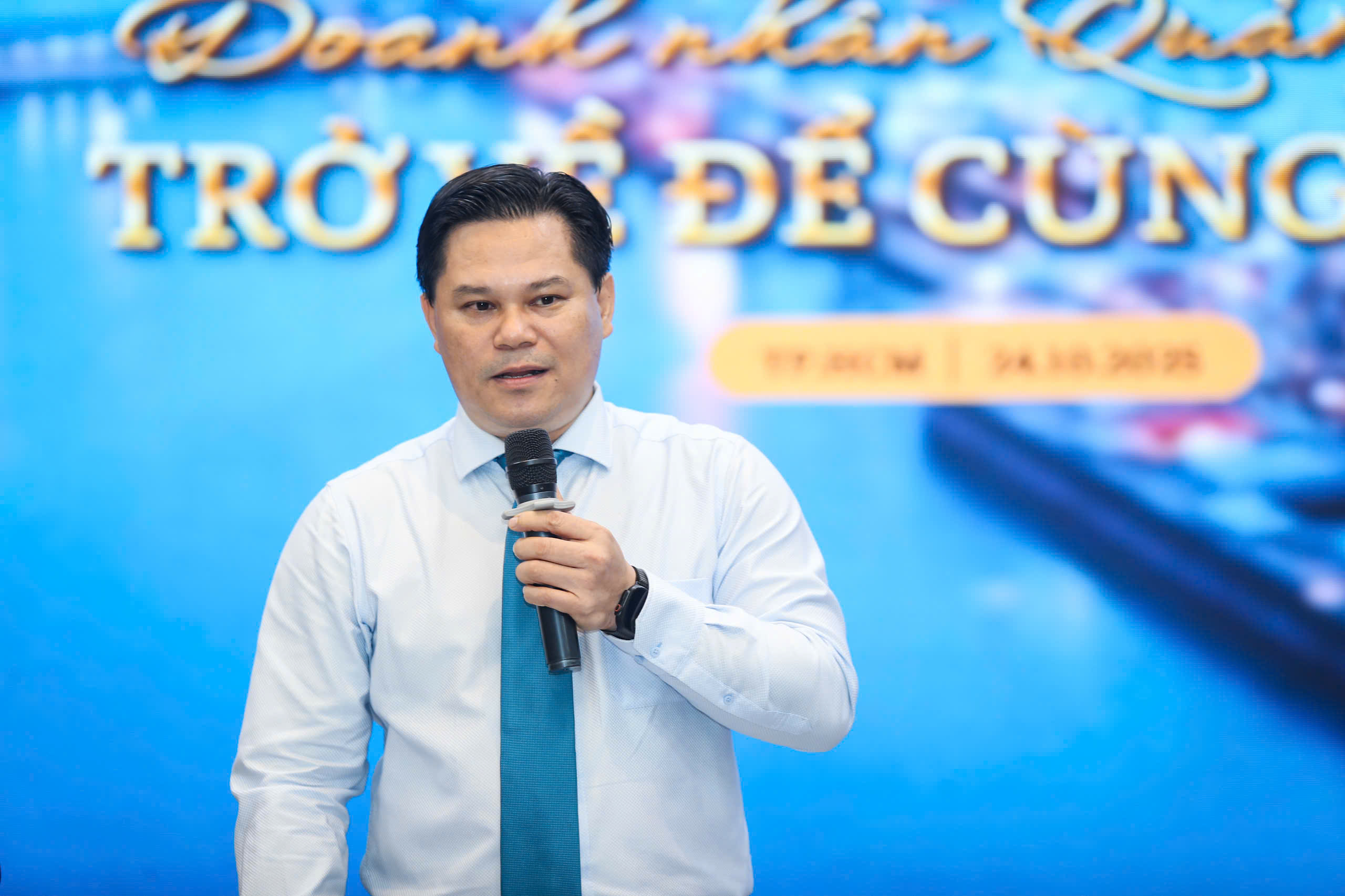 Ph&oacute; chủ tịch UBND tỉnh Quảng Ng&atilde;i: &lsquo;Ch&uacute;ng t&ocirc;i mong muốn thu h&uacute;t nguồn nh&acirc;n lực chất lượng cao về ph&aacute;t triển qu&ecirc; hương&rsquo;- Ảnh 1.