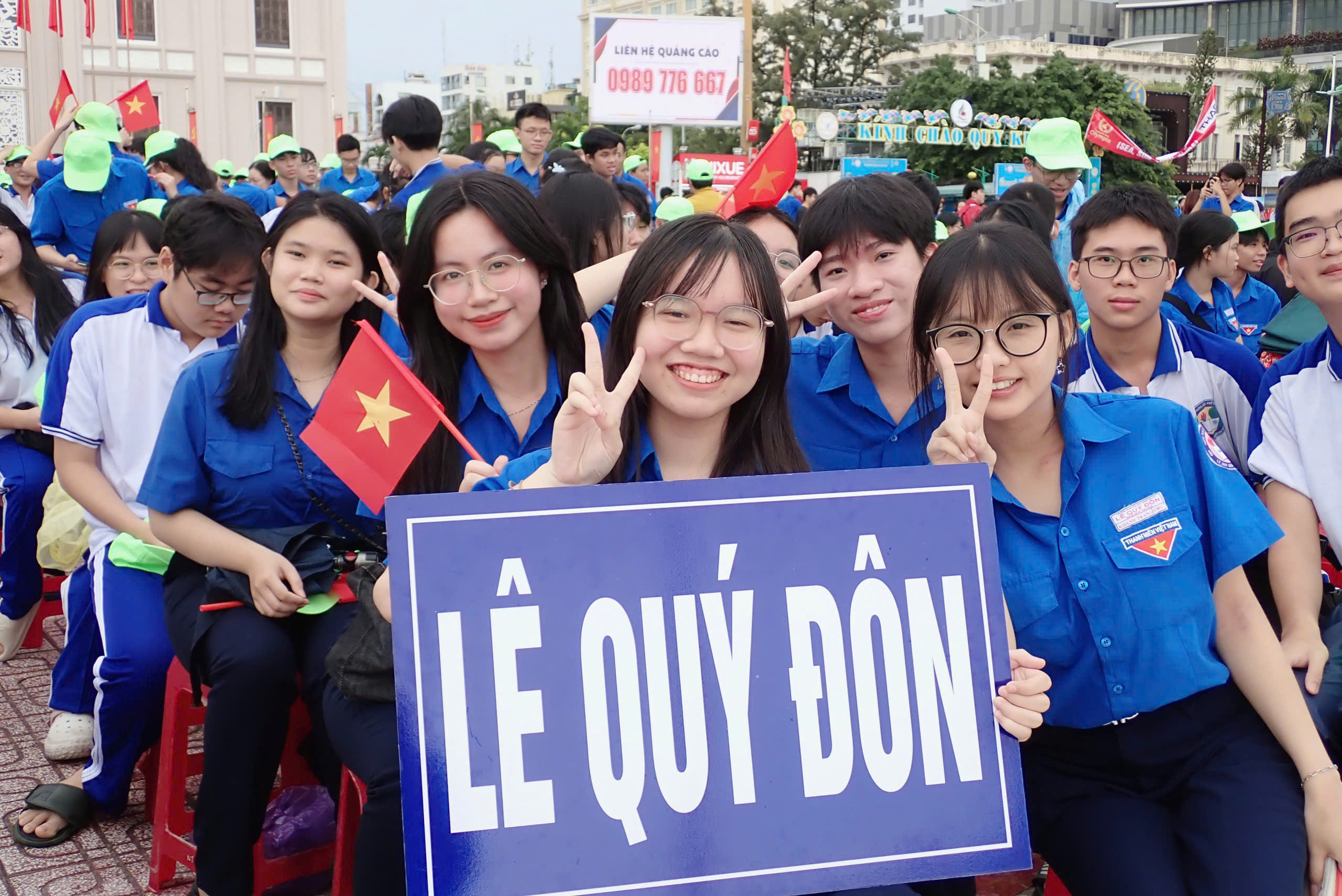 Chung kết Đường lên đỉnh Olympia: 4.000 học sinh Khánh Hòa tiếp lửa cho Đoàn Thanh Tùng - Ảnh 3. Chung kết Đường lên đỉnh Olympia: 4.000 học sinh Khánh Hòa tiếp lửa cho Đoàn Thanh Tùng - Ảnh 3.