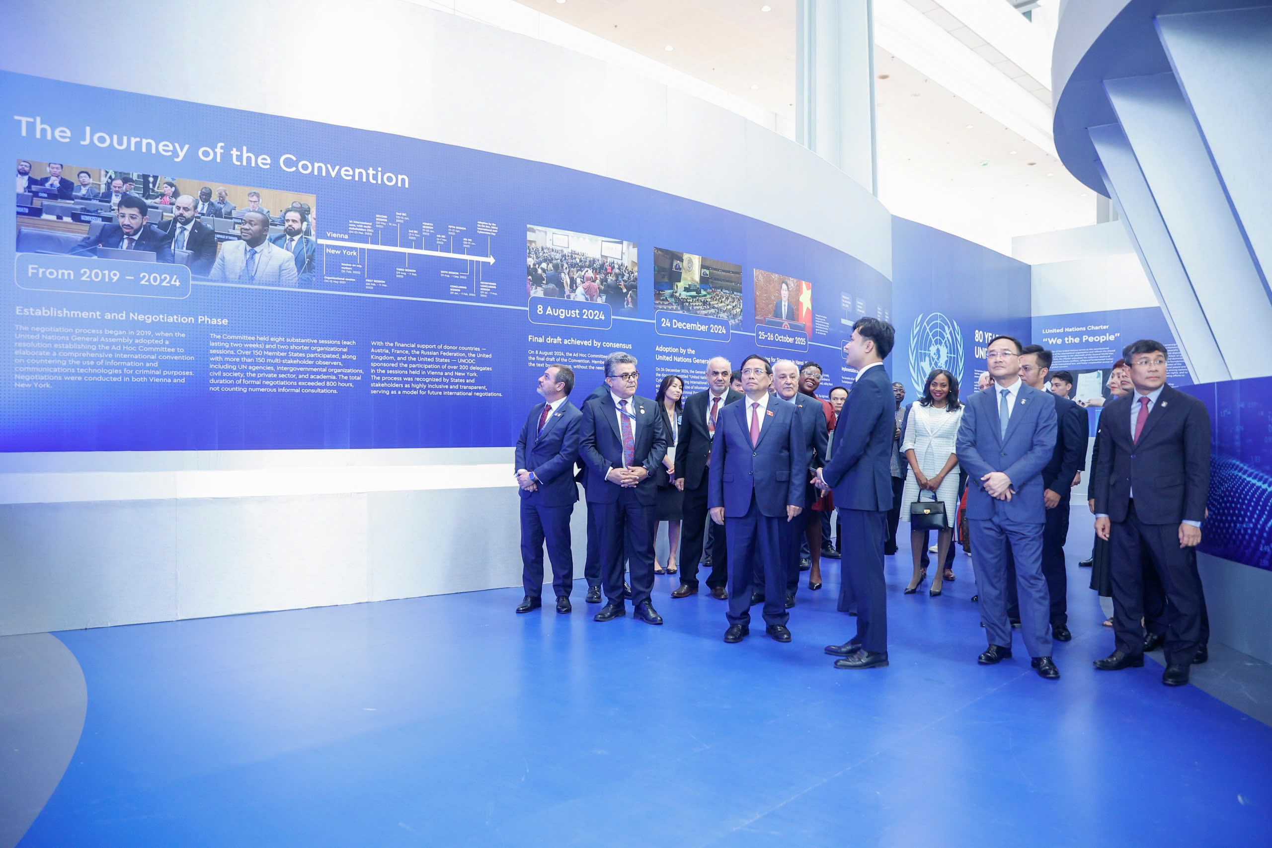 Prime Minister Pham Minh Chinh calls for international cooperation to combat cybercrime - Photo 1. Thủ tướng phạm Minh Chính kêu gọi hợp tác quốc tế nhằm chống tội phạm mạng - Ảnh 1.