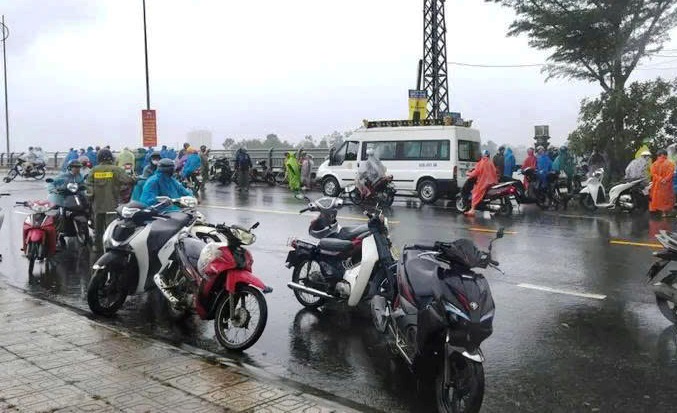 Đà Nẵng: Đi bán cá, người phụ nữ bị gió thổi rơi xuống vực, tử vong- Ảnh 1. Đà Nẵng: Đi bán cá, người phụ nữ bị gió thổi rơi xuống vực, tử vong- Ảnh 1.