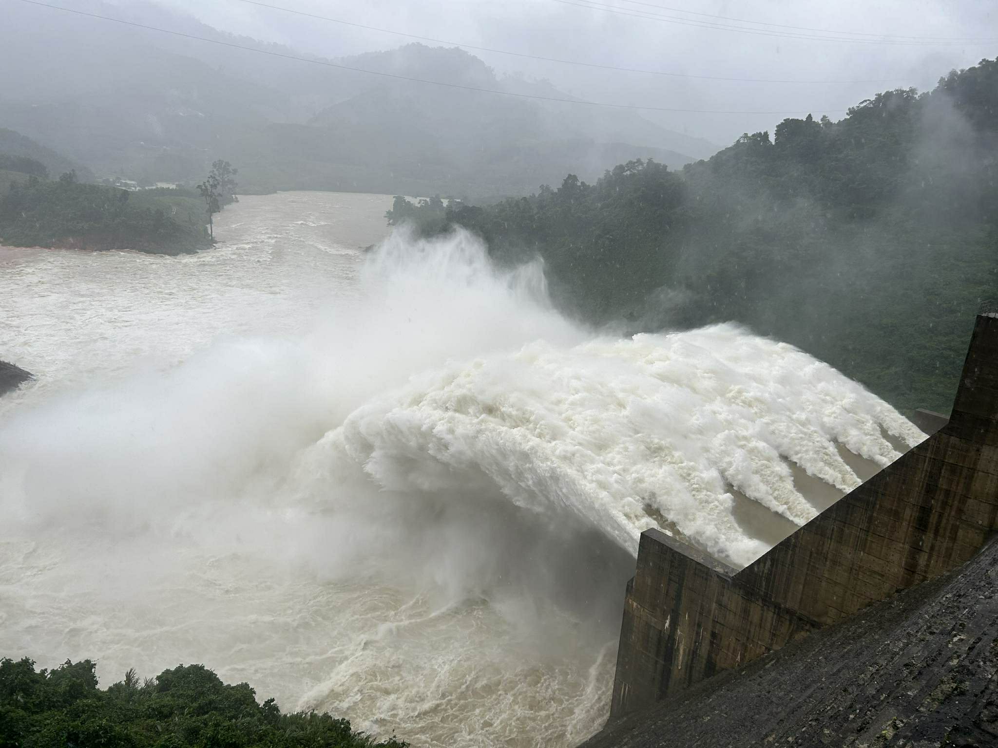 Đ&agrave; Nẵng: Cảnh b&aacute;o mưa lớn, sạt lở tại c&aacute;c x&atilde; miền n&uacute;i - Ảnh 1.