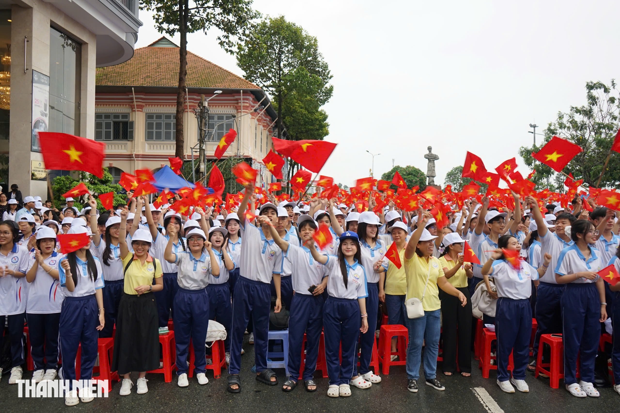 Chung kết đường lên đỉnh Olympia 2025: Đồng Tháp dùng thuyền chở niềm tin chiến thắng - Ảnh 2.