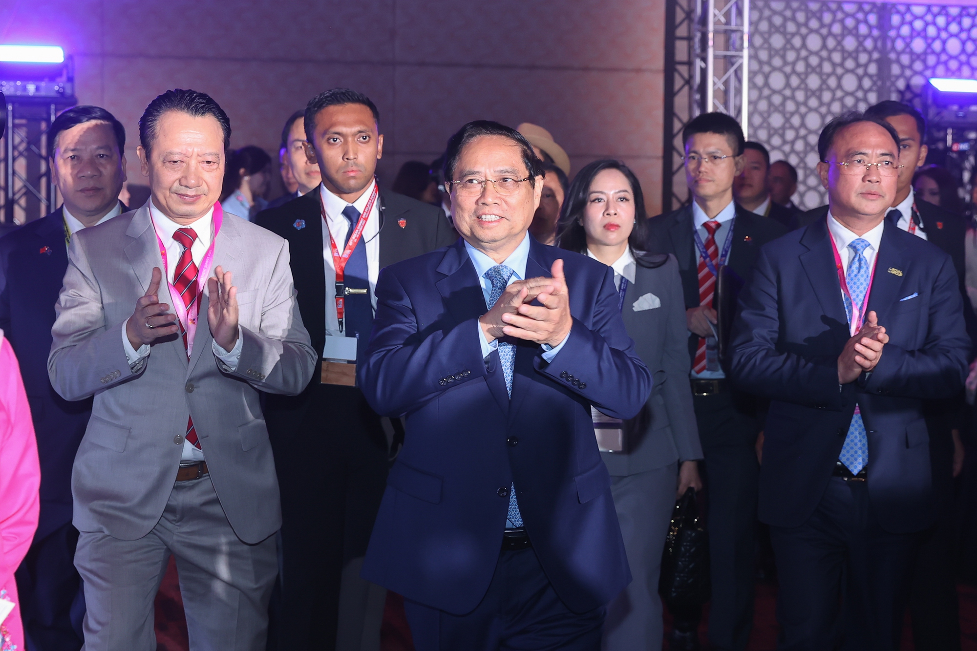 ASEAN là một cộng đồng, mỗi quốc gia mạnh lên là cả khối mạnh lên - Ảnh 1.