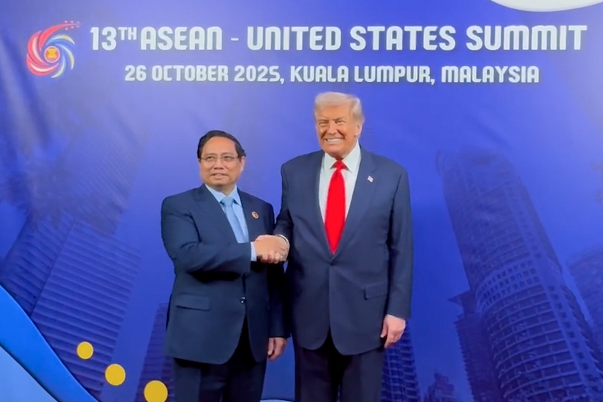 Thủ tướng Phạm Minh Chính gặp Tổng thống Mỹ Donald Trump - Ảnh 1.