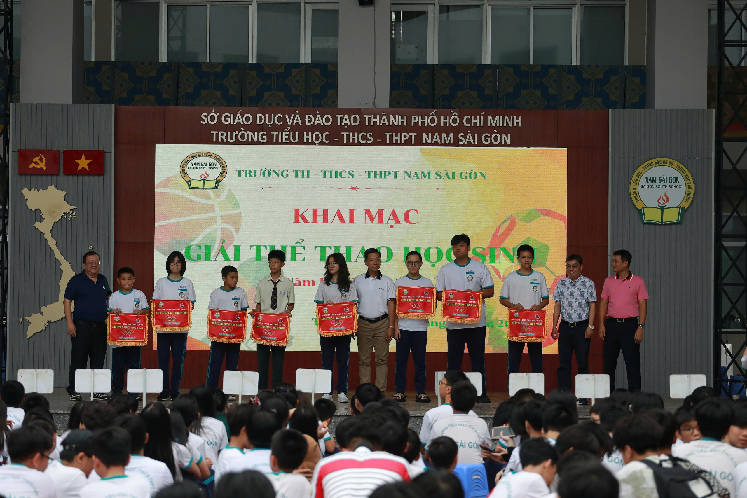 Sportfestivaler för att förbättra moral och talanger hos studenter i Ho Chi Minh-staden - Foto 11. Những ngày hội thể thao rèn đức luyện tài của học sinh TP.HCM- Ảnh 11.