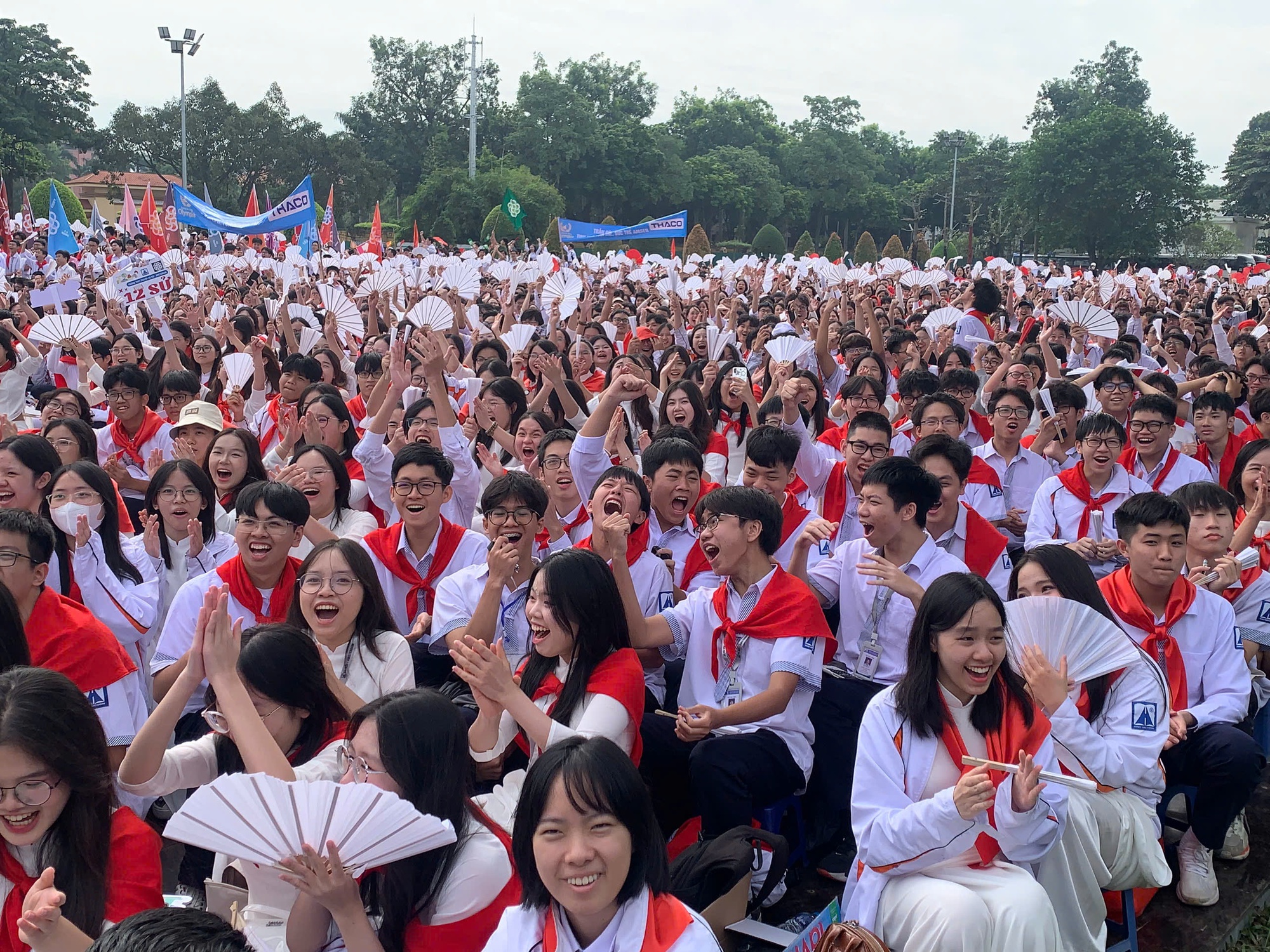 8.000 người cổ vũ Bảo Khánh 'giữ' vòng nguyệt quế Olympia 2025 ở lại Hà Nội- Ảnh 3. 8.000 người cổ vũ Bảo Khánh 'giữ' vòng nguyệt quế Olympia 2025 ở lại Hà Nội- Ảnh 3.