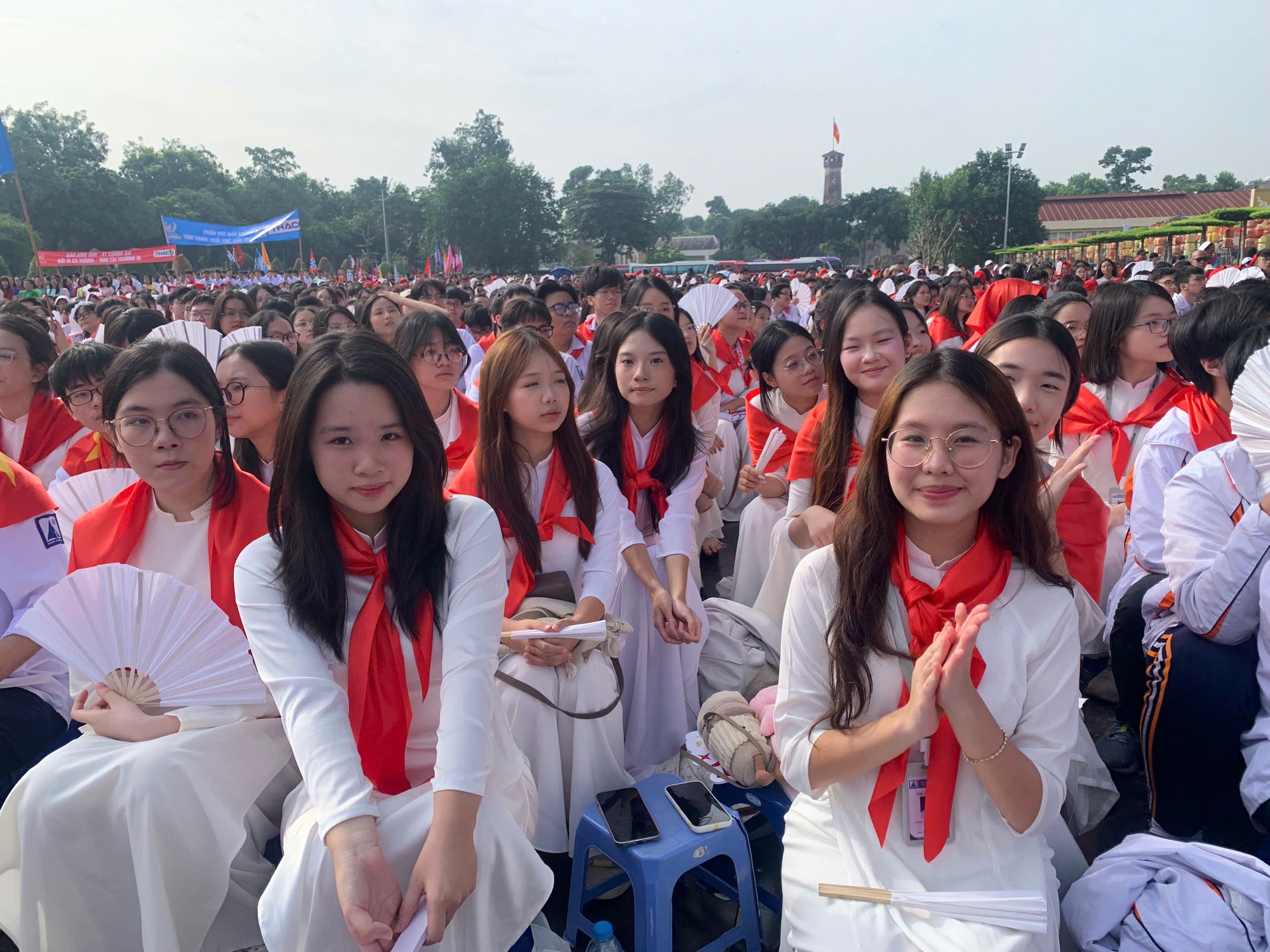8.000 người cổ vũ Bảo Khánh 'giữ' vòng nguyệt quế Olympia 2025 ở lại Hà Nội- Ảnh 2. 8.000 người cổ vũ Bảo Khánh 'giữ' vòng nguyệt quế Olympia 2025 ở lại Hà Nội- Ảnh 2.