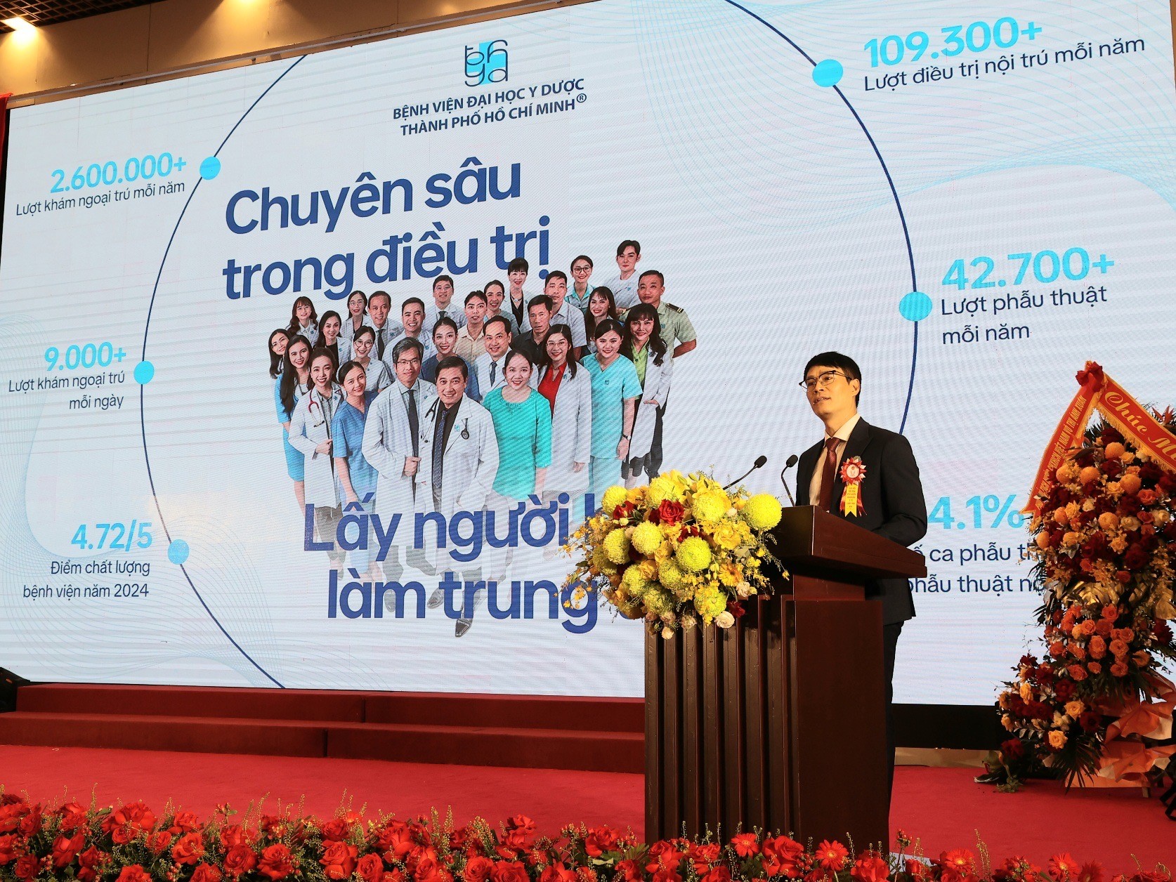 Bệnh viện Đại học Y Dược TP.HCM: Điển hình tiên tiến tại đại hội thi đua yêu nước lần thứ 8 - Ảnh 1.