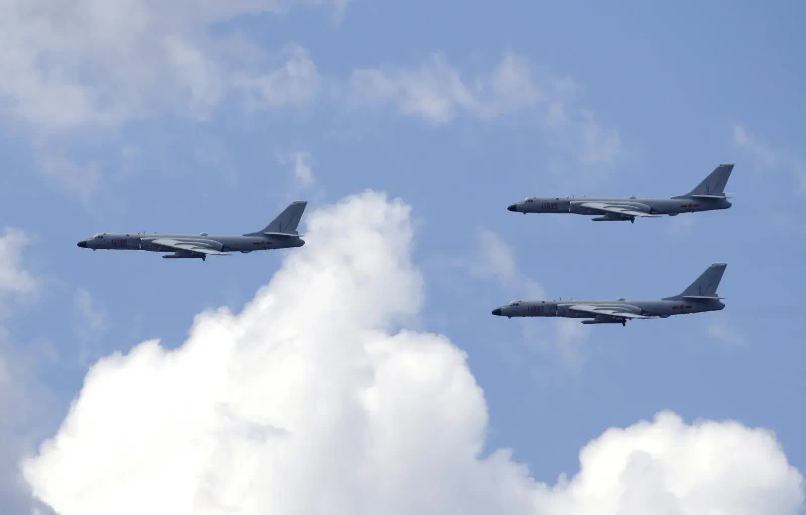 Oanh tạc cơ Trung Quốc tập trận gần Đài Loan trước cuộc gặp Mỹ - trung - Ảnh 1.