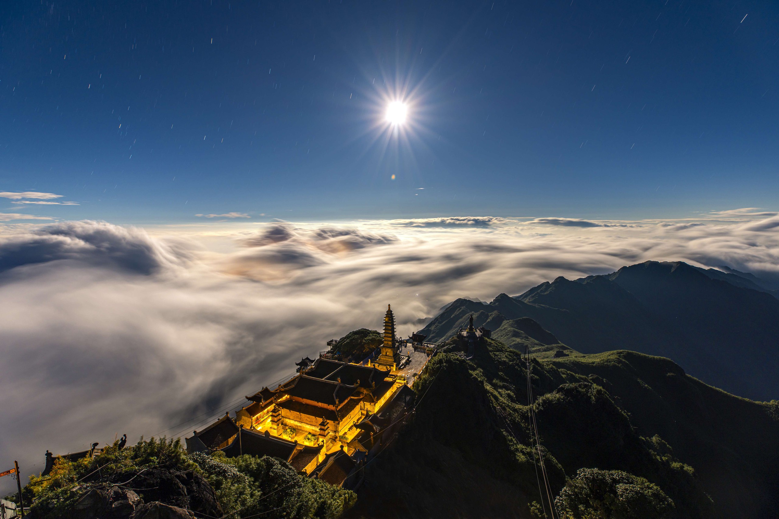 Ngắm dải ngân hà lung linh trong đêm trên đỉnh Fansipan- Ảnh 14. Ngắm dải ngân hà lung linh trong đêm trên đỉnh Fansipan- Ảnh 14.