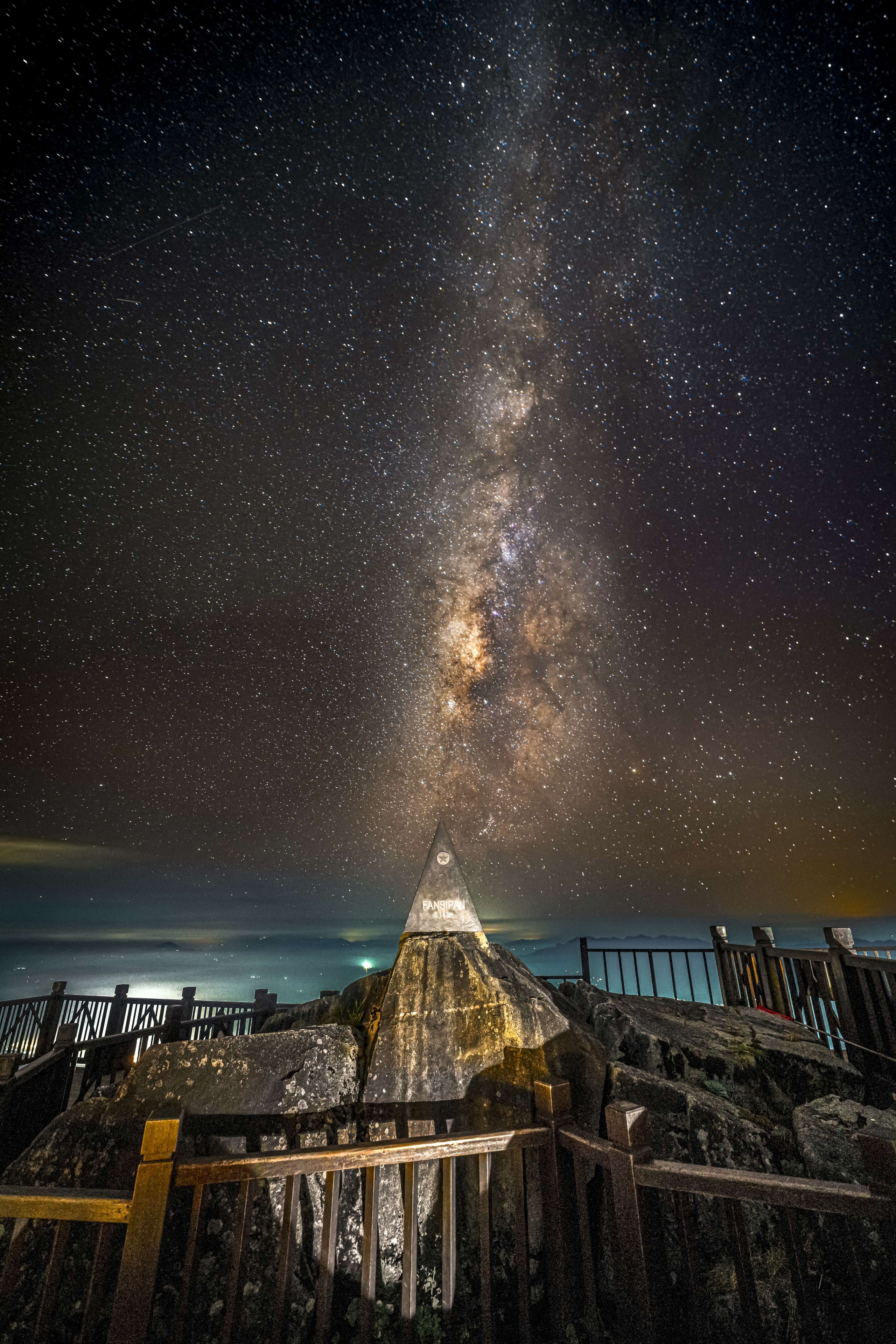 Ngắm dải ngân hà lung linh trong đêm trên đỉnh Fansipan- Ảnh 10. Ngắm dải ngân hà lung linh trong đêm trên đỉnh Fansipan- Ảnh 10.