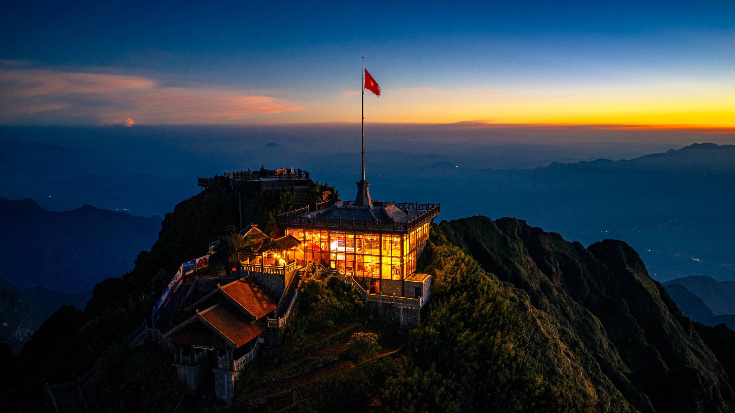 Ngắm dải ngân hà lung linh trong đêm trên đỉnh Fansipan- Ảnh 5. Ngắm dải ngân hà lung linh trong đêm trên đỉnh Fansipan- Ảnh 5.