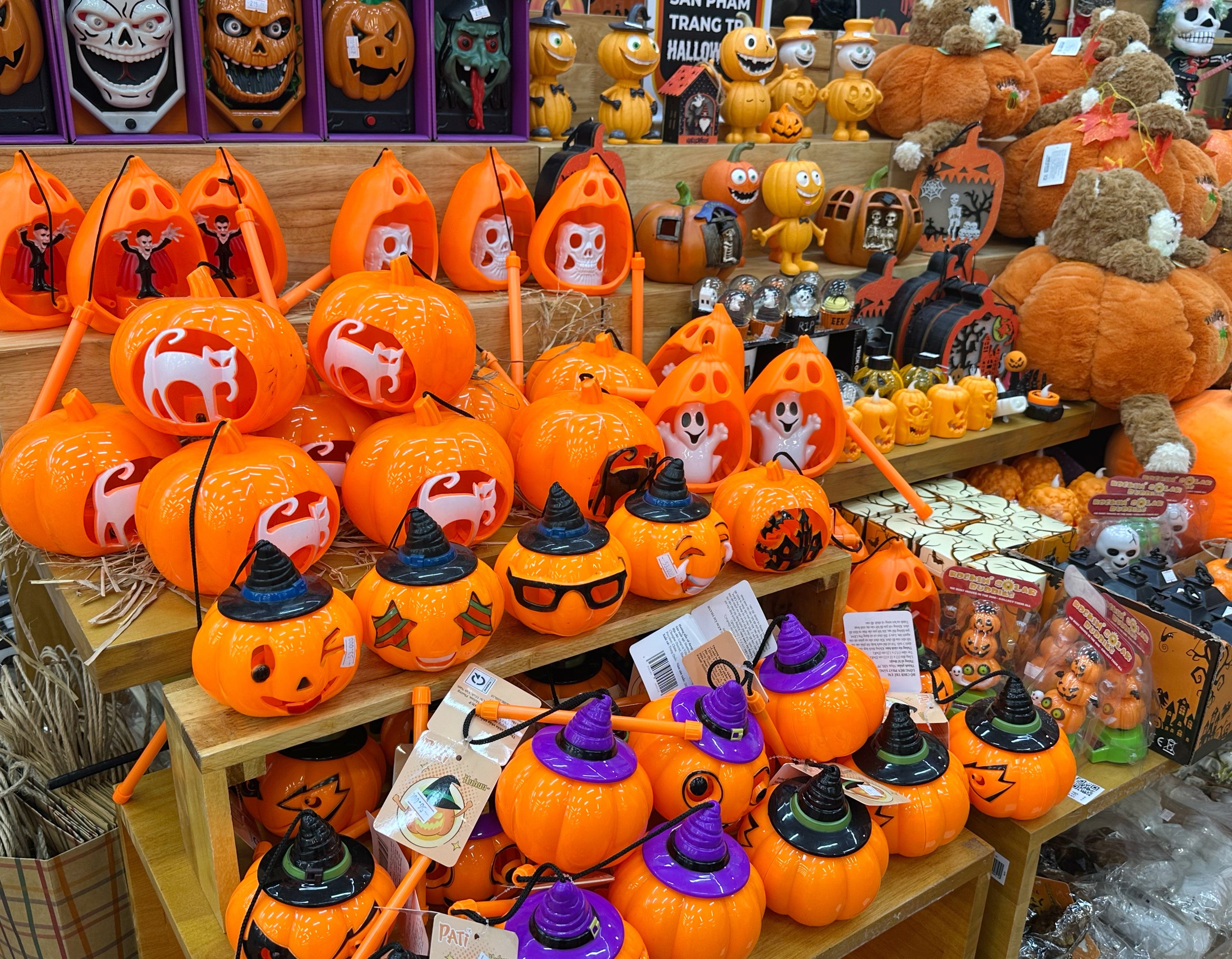 H&ocirc;m nay l&agrave; lễ Halloween: Ng&agrave;y n&agrave;y được tổ chức thế n&agrave;o, Việt Nam c&oacute; g&igrave; kh&aacute;c? - Ảnh 3.