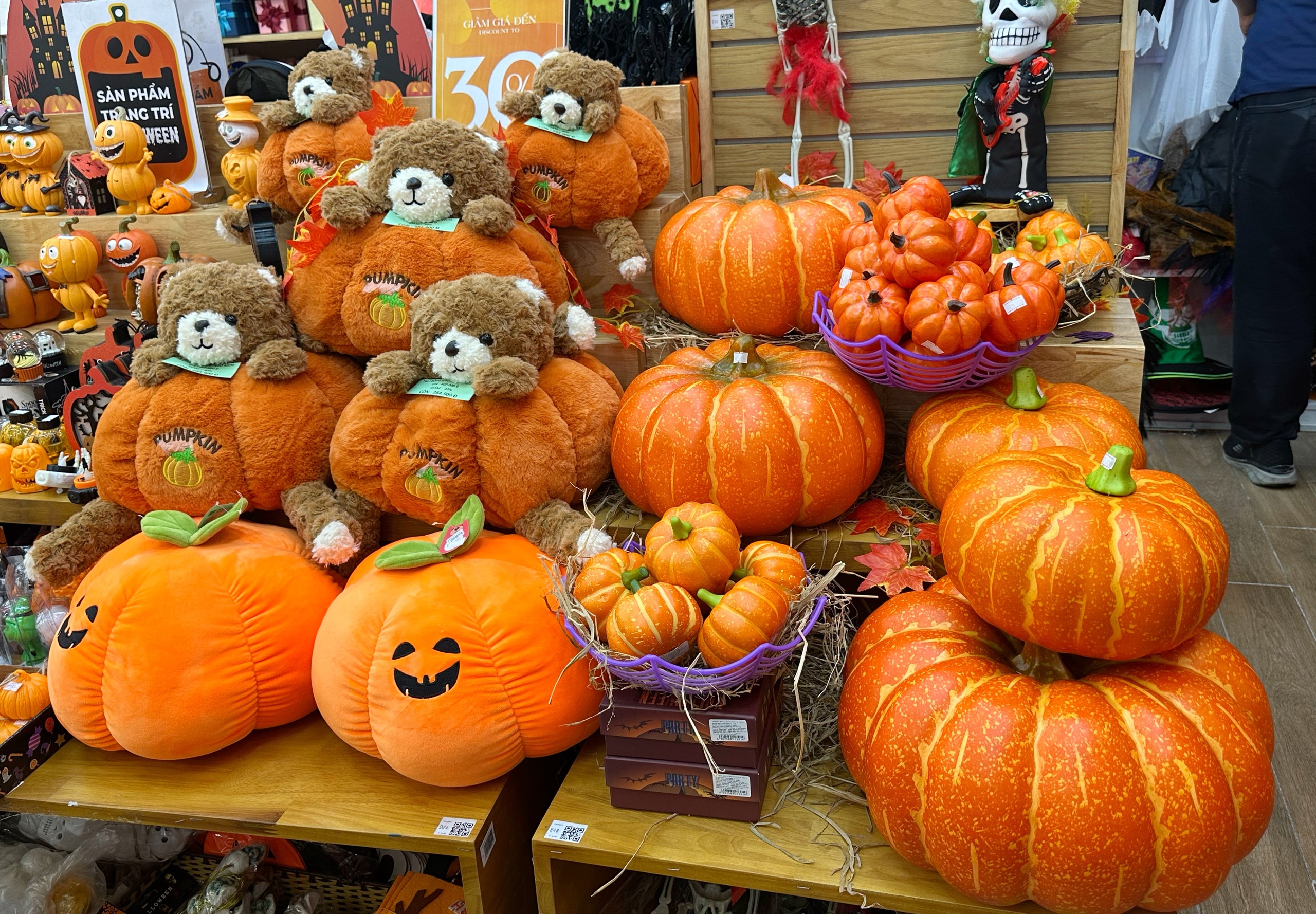 H&ocirc;m nay l&agrave; lễ Halloween: Ng&agrave;y n&agrave;y được tổ chức thế n&agrave;o, Việt Nam c&oacute; g&igrave; kh&aacute;c? - Ảnh 2.