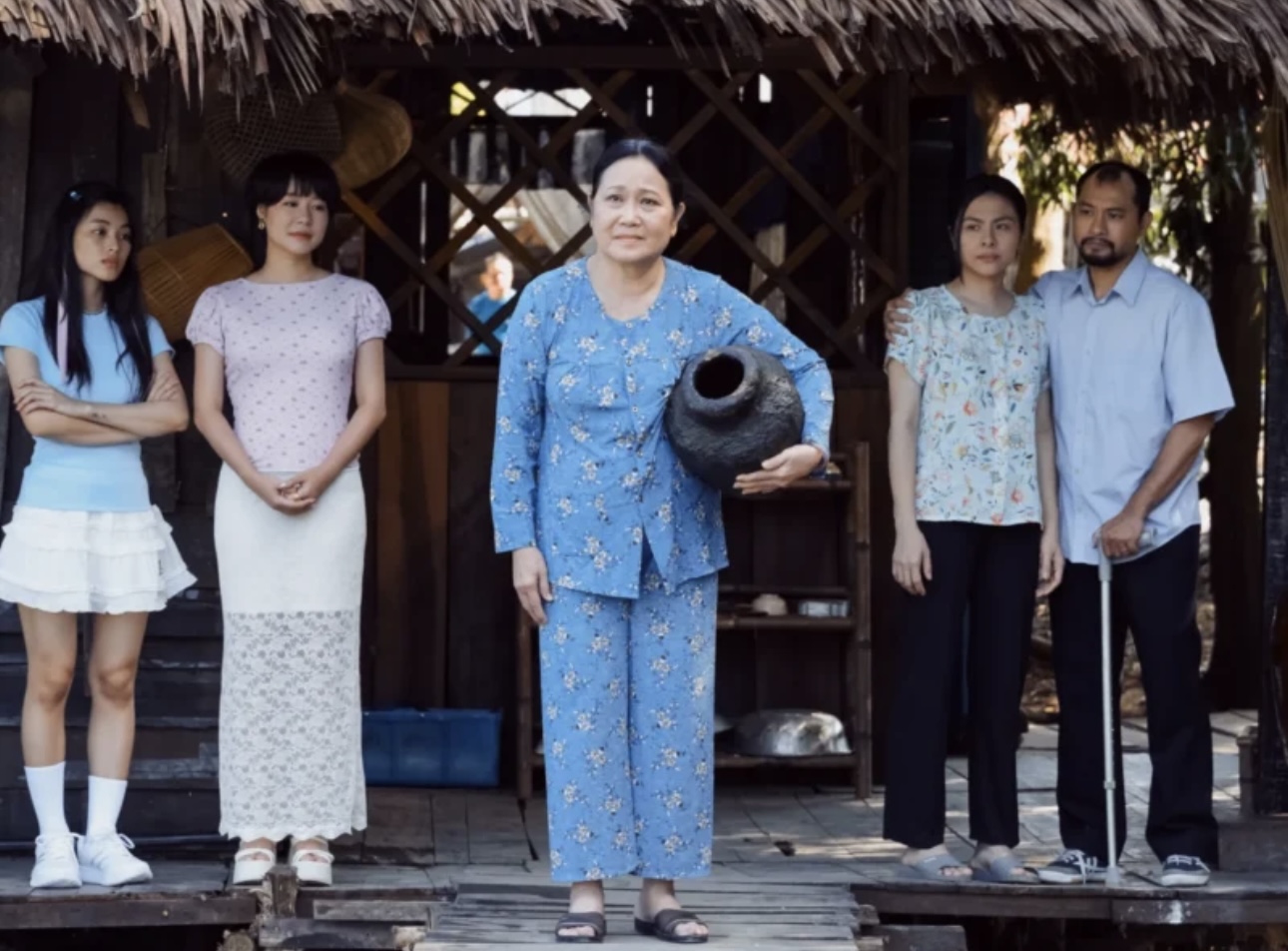 Cục vàng của ngoại dẫn đầu phòng vé việt nam , phim kinh dị hạ nhiệt - Ảnh 3. Cục vàng của ngoại dẫn đầu phòng vé việt nam , phim kinh dị hạ nhiệt - Ảnh 3.