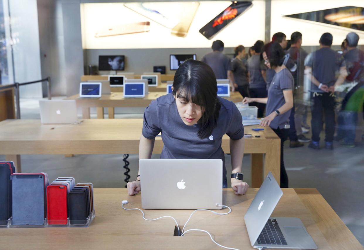 Máy Mac 'được mùa' khi Microsoft bỏ rơi người dùng Windows 10 - Ảnh 1.