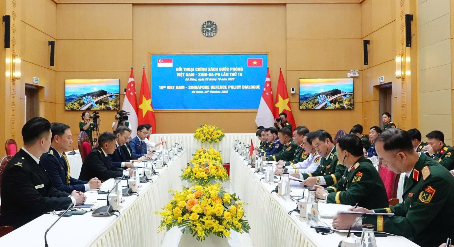 Đối thoại quốc phòng Việt Nam-Singapore: Hợp tác thực chất, vì hòa bình Đông Nam Á - Ảnh 1.