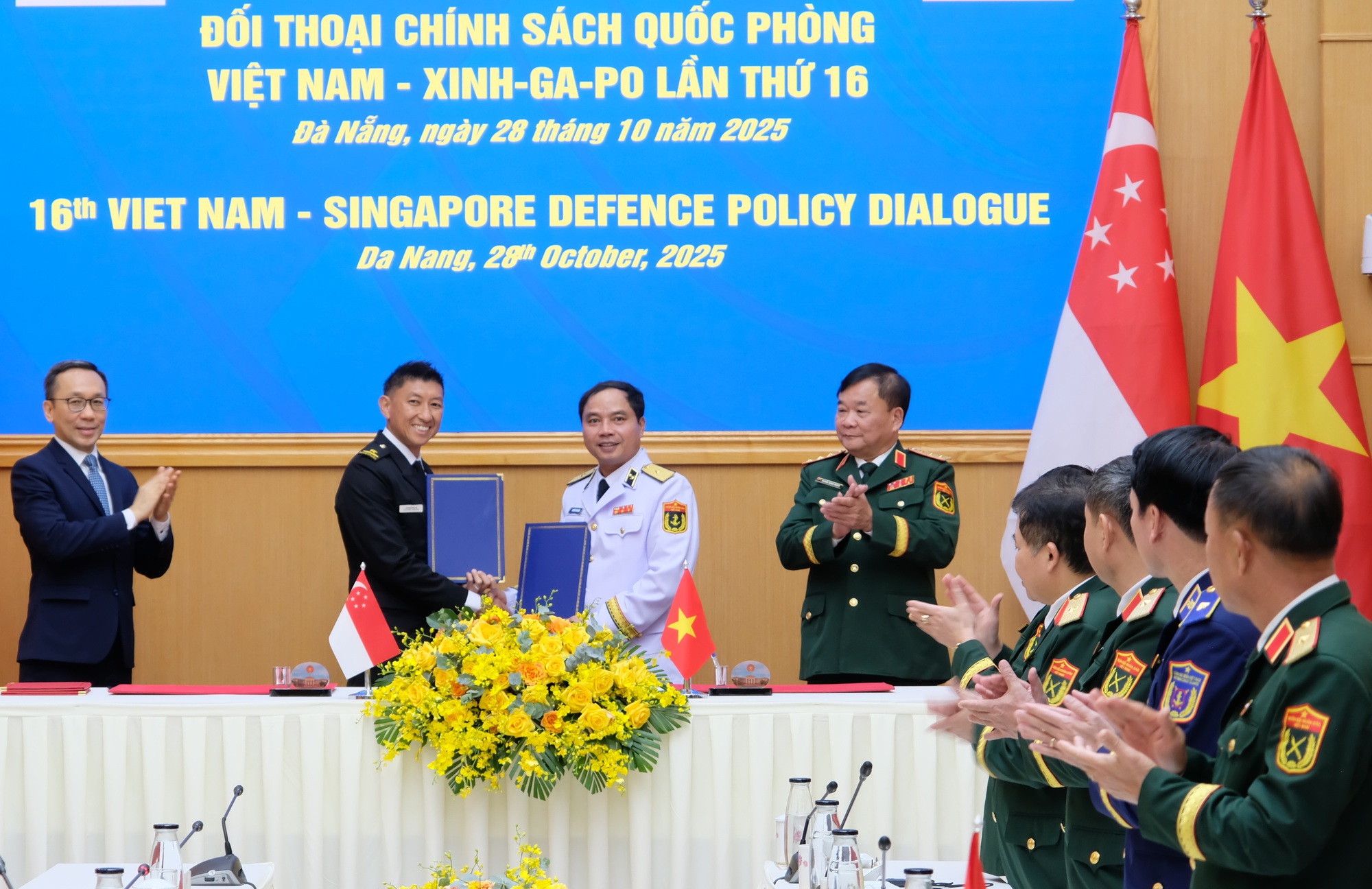 Đối thoại quốc phòng Việt Nam-Singapore: Hợp tác thực chất, vì hòa bình Đông Nam Á - Ảnh 5.