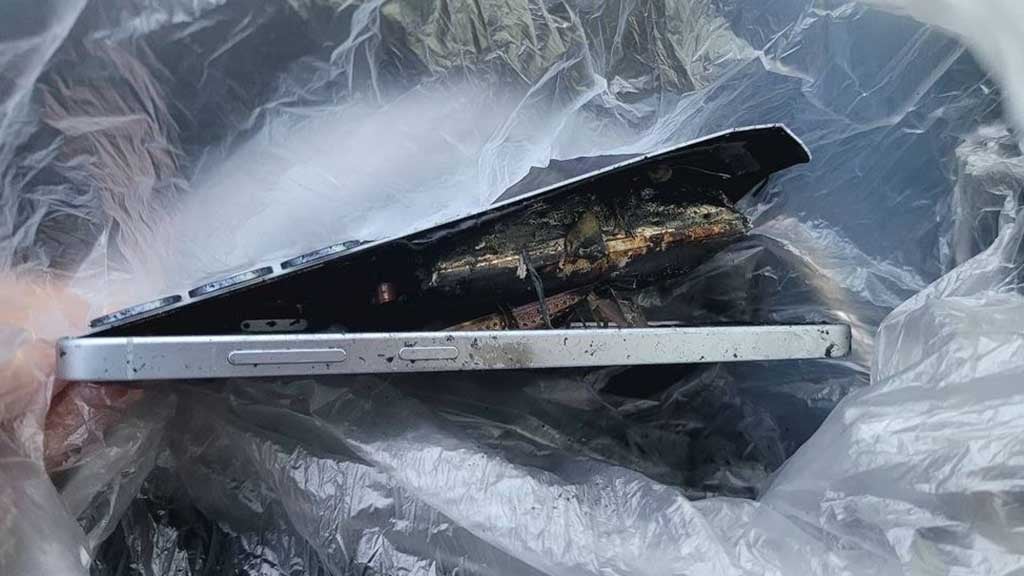 Galaxy S25 Plus gặp sự cố bốc cháy, Samsung vào cuộc điều tra - Ảnh 1.