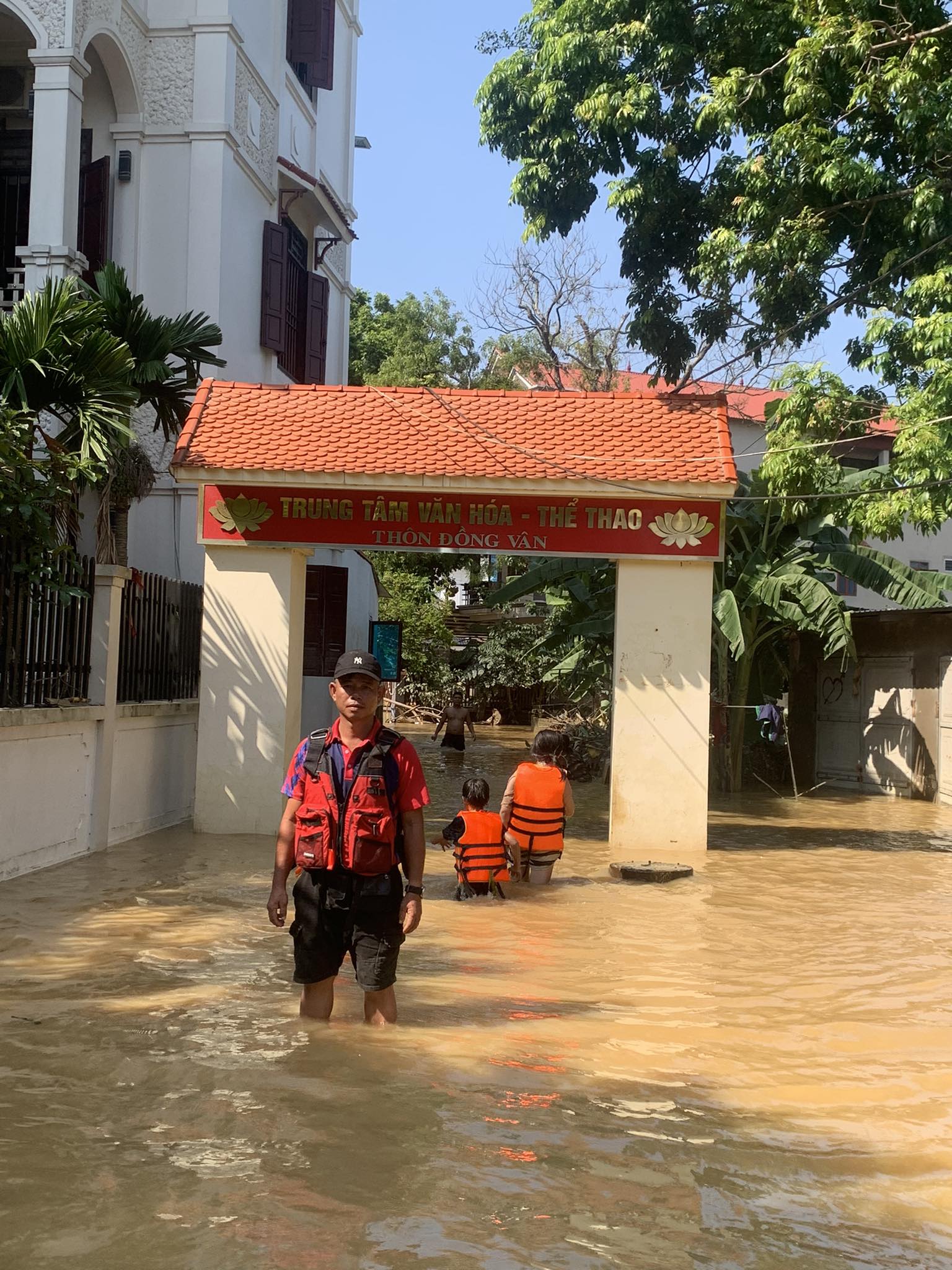 Ngọn lửa nhân ái giữa miền đất lửa - Ảnh 1.