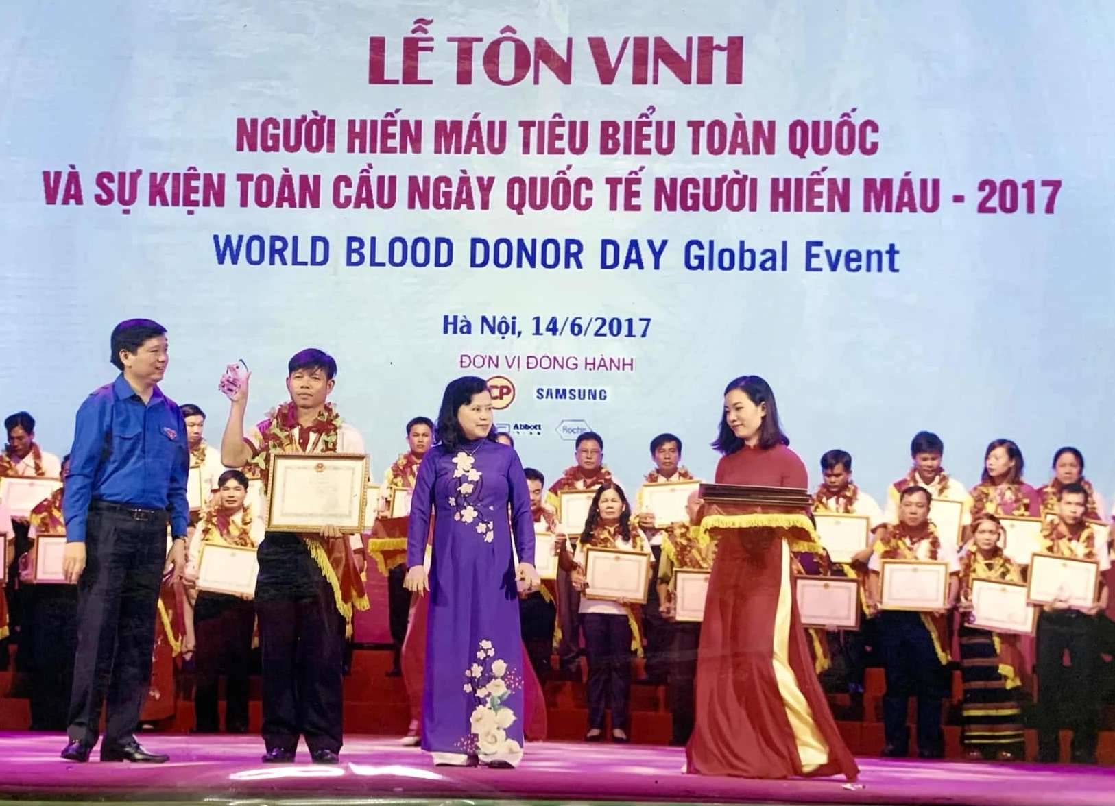 Ngọn lửa nhân ái giữa miền đất lửa - Ảnh 5.