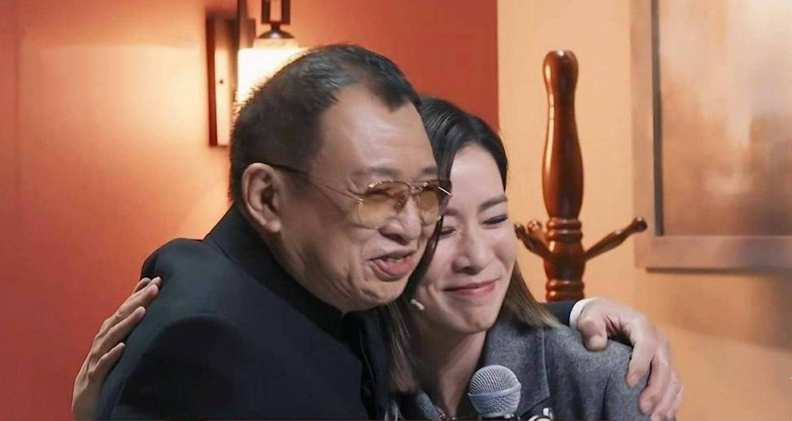 Xa Thi Mạn và loạt nghệ sĩ Hồng Kông bùi ngùi tưởng nhớ Hứa Thiệu Hùng - Ảnh 1.