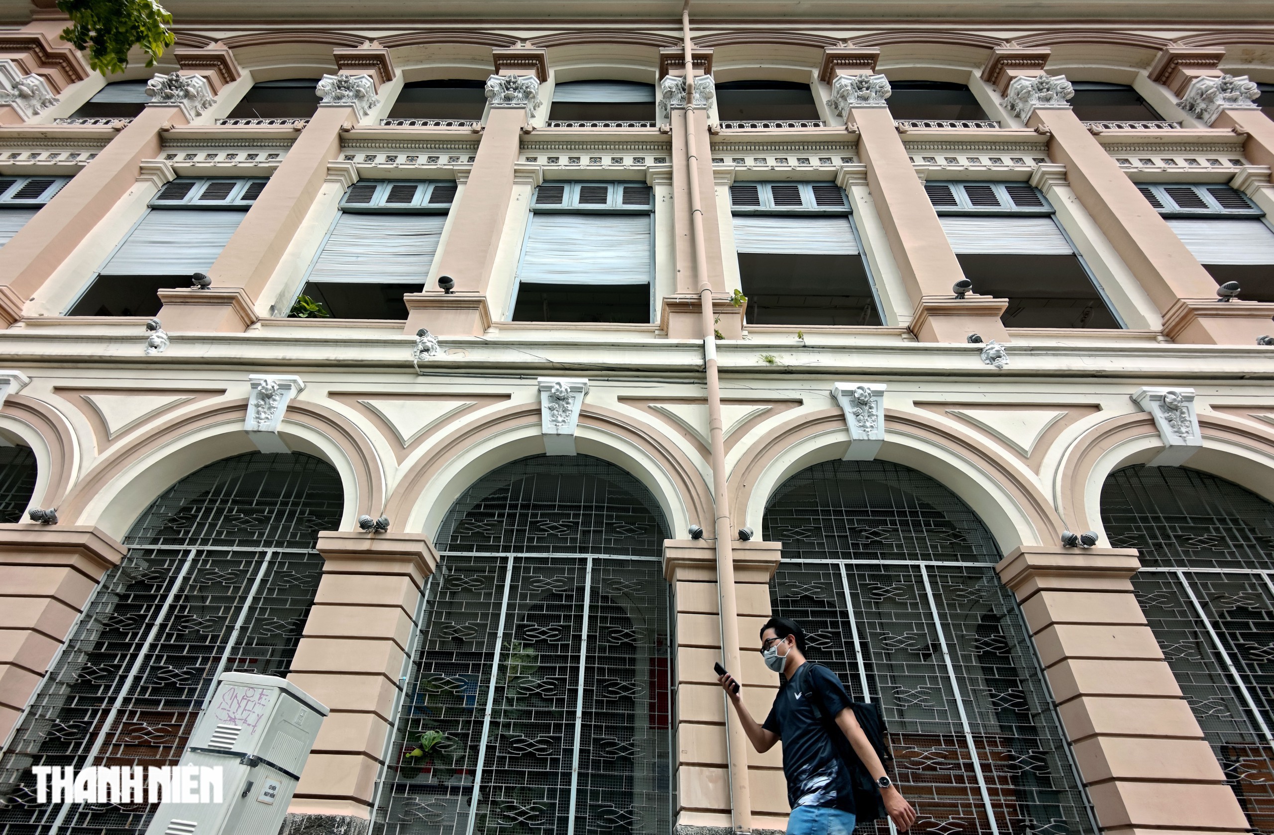 T&ograve;a nh&agrave; hơn 100 năm ở TP.HCM mang dấu ấn kiến tr&uacute;c Ph&aacute;p Độc đ&aacute;o - Ảnh 2.