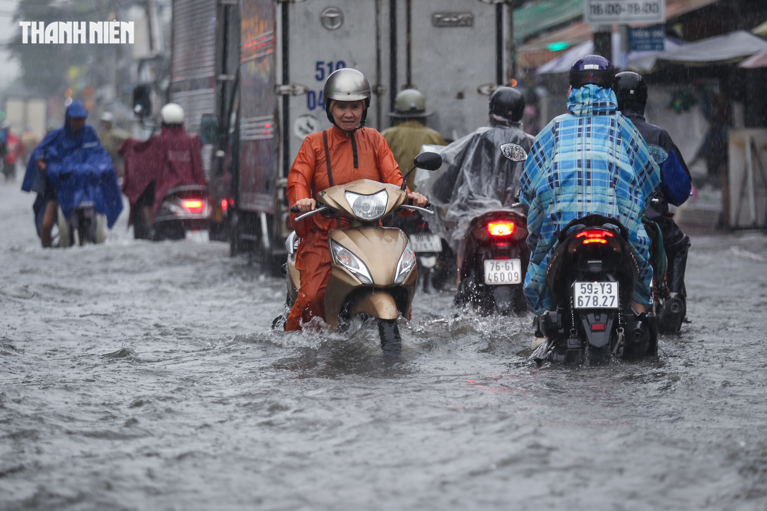 Nhiều phường xã ở TP.HCM mưa lớn từ trưa nay 29.10 - Ảnh 1.