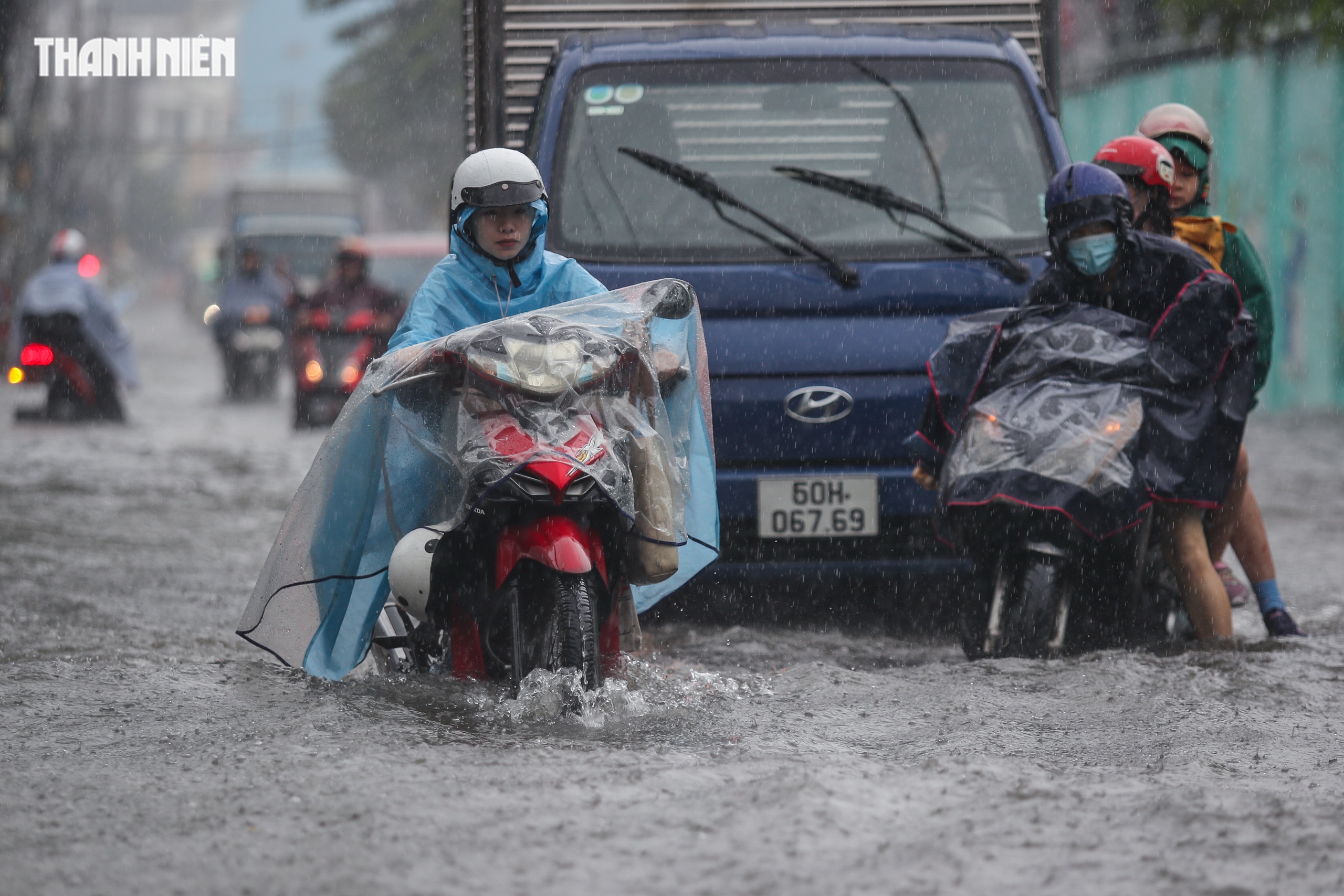 Nhiều phường xã ở TP.HCM mưa lớn từ trưa nay 29.10 - Ảnh 3.