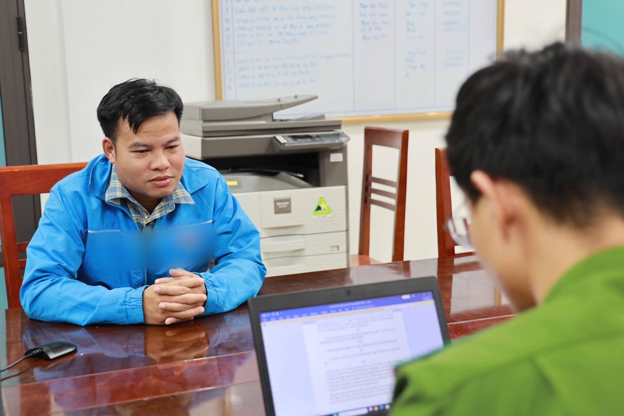 Giáo viên làm giả văn bản của lãnh đạo tỉnh để được nhà trường... 'coi trọng'- Ảnh 1. Giáo viên làm giả văn bản của lãnh đạo tỉnh để được nhà trường... 'coi trọng'- Ảnh 1.