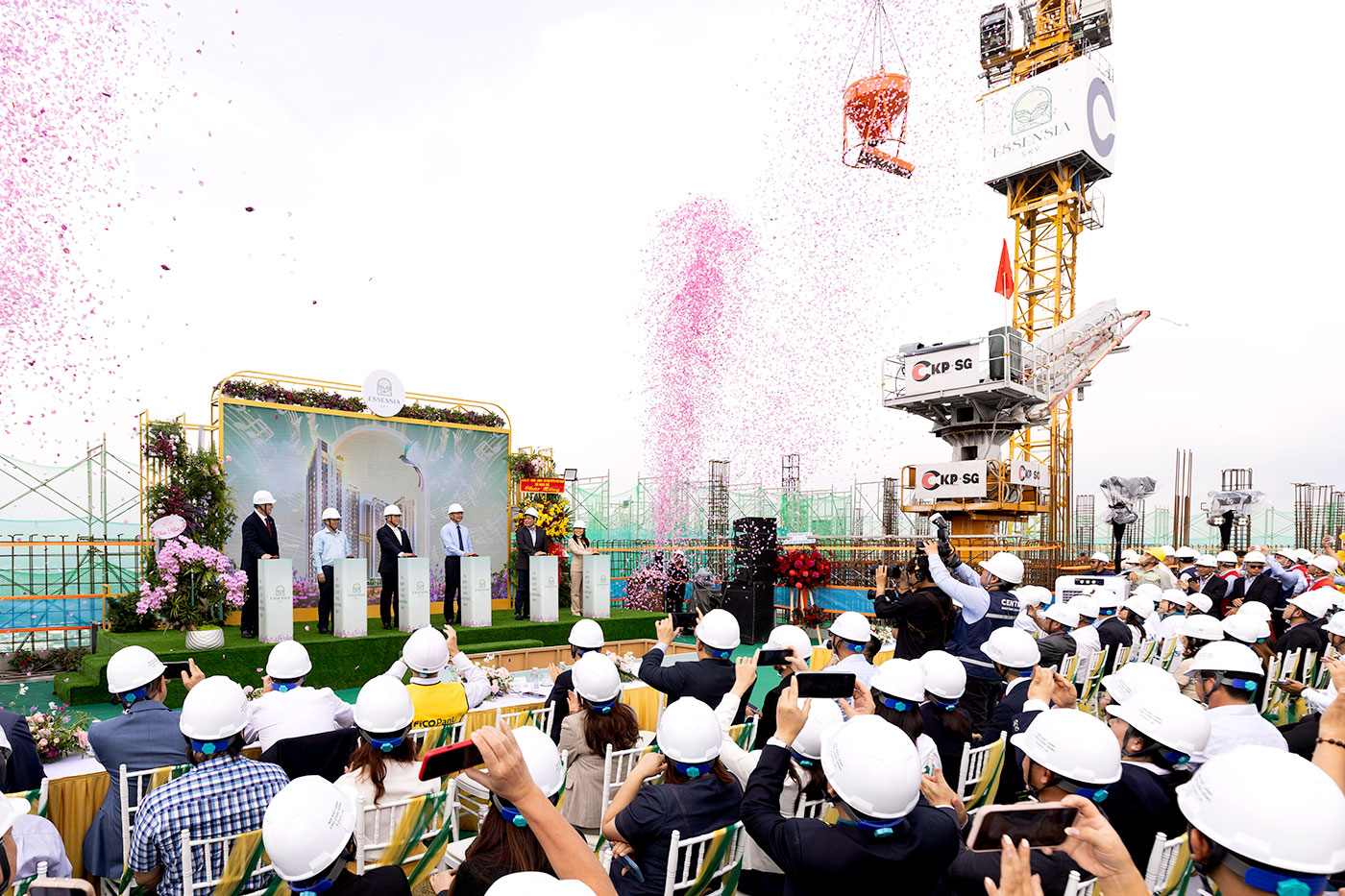 Essensia Sky: biểu tượng sống xanh, sức khỏe chính thức cất nóc tại Nam Sài Gòn - Ảnh 1.