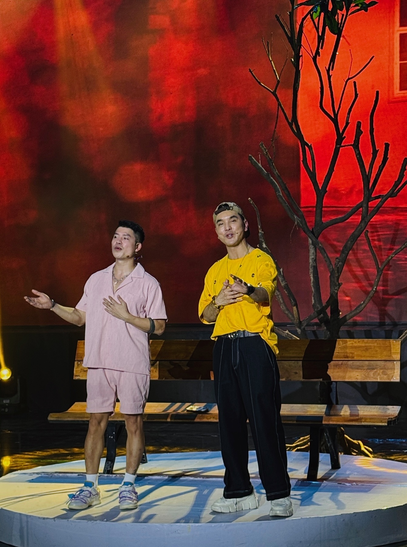 TikToker triệu view gây chú ý ở ‘Tình bolero’ là ai?- Ảnh 2. TikToker triệu view gây chú ý ở ‘Tình bolero’ là ai?- Ảnh 2.