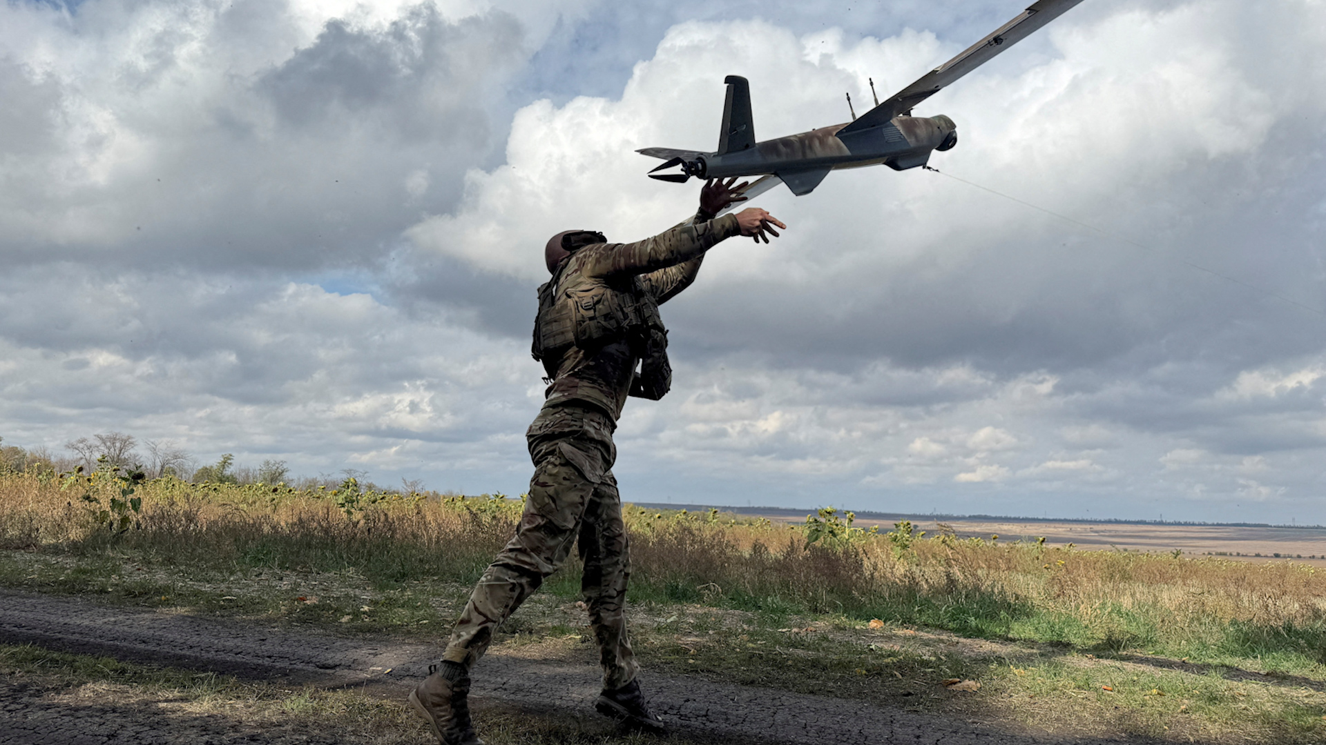 &Ocirc;ng Zelensky n&oacute;i về Pokrovsk: C&aacute;c nh&oacute;m ph&aacute; hoại của Nga hiện diện, hậu cần kh&oacute; khăn - Ảnh 1.