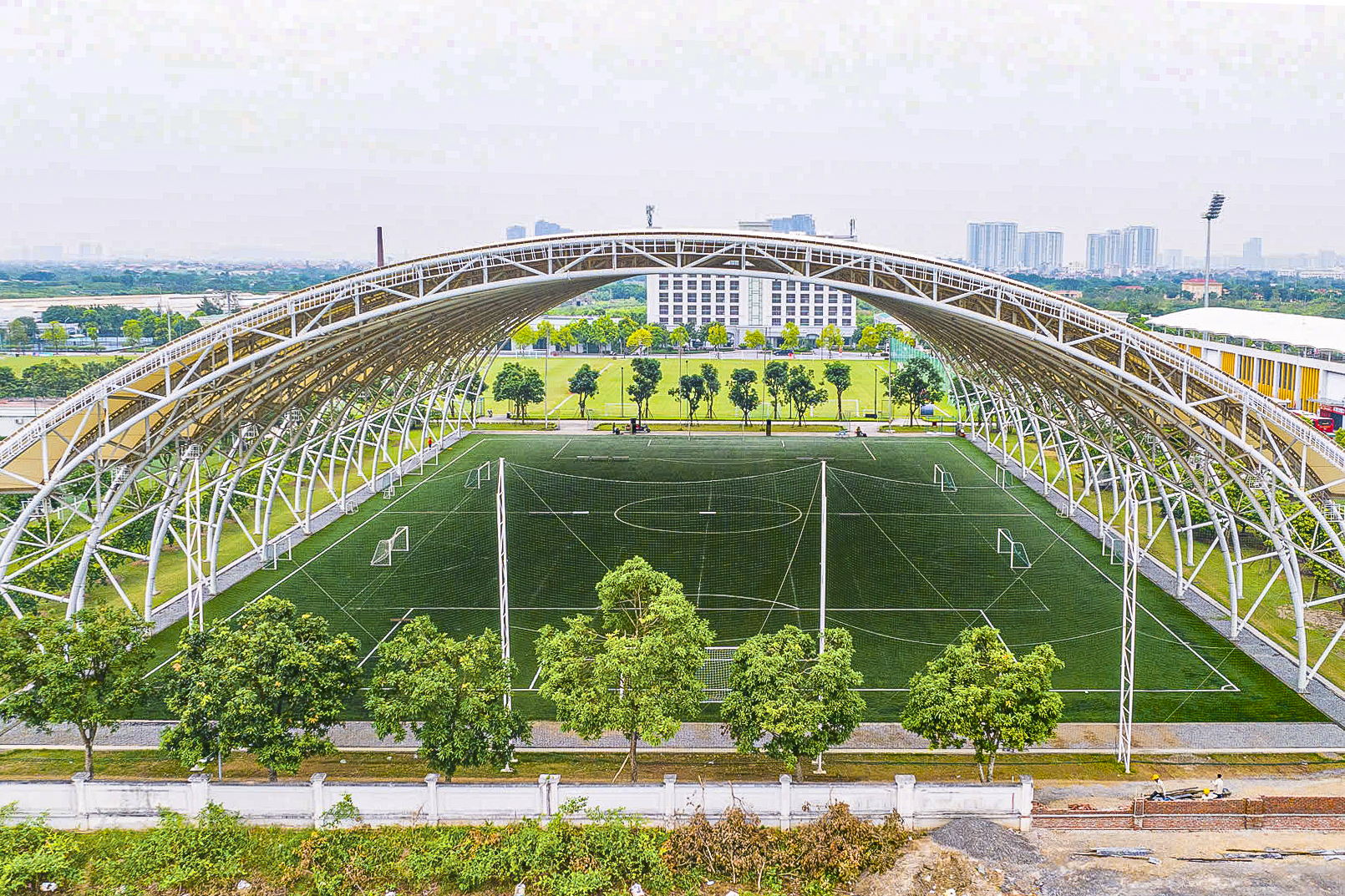 Gambar tempat di mana stadion terbesar di Vietnam akan dibangun: Fasilitas olahraga kelas dunia - Foto 5. Hình ảnh nơi sắp xây sân vận động lớn nhất Việt Nam: Công trình thể thao tầm cỡ thế giới- Ảnh 5.