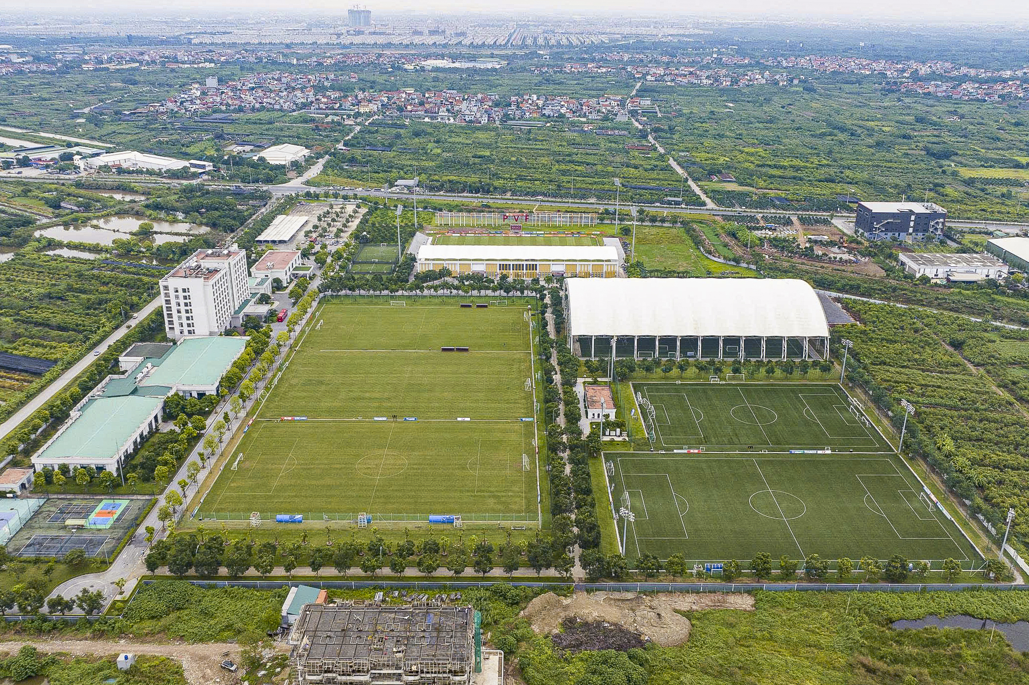 Gambar tempat di mana stadion terbesar di Vietnam akan dibangun: Fasilitas olahraga kelas dunia - Foto 2. Hình ảnh nơi sắp xây sân vận động lớn nhất Việt Nam: Công trình thể thao tầm cỡ thế giới- Ảnh 2.