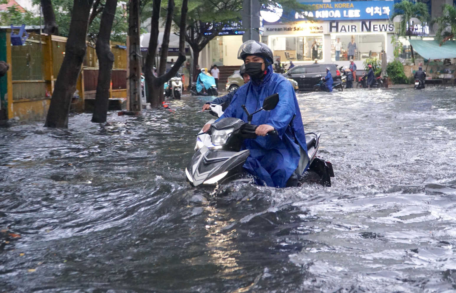 Cảnh báo mưa to ở TP.HCM và Nam bộ - Ảnh 1. Cảnh báo mưa to ở TP.HCM và Nam bộ - Ảnh 1.