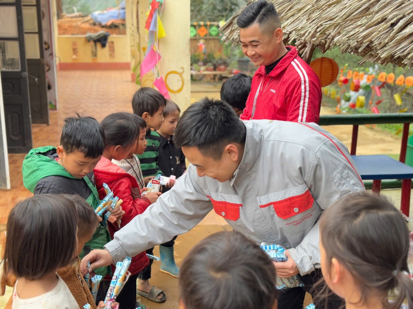 Viettel Construction - 30 năm gắn kết, dựng xây cuộc sống mới - Ảnh 2.