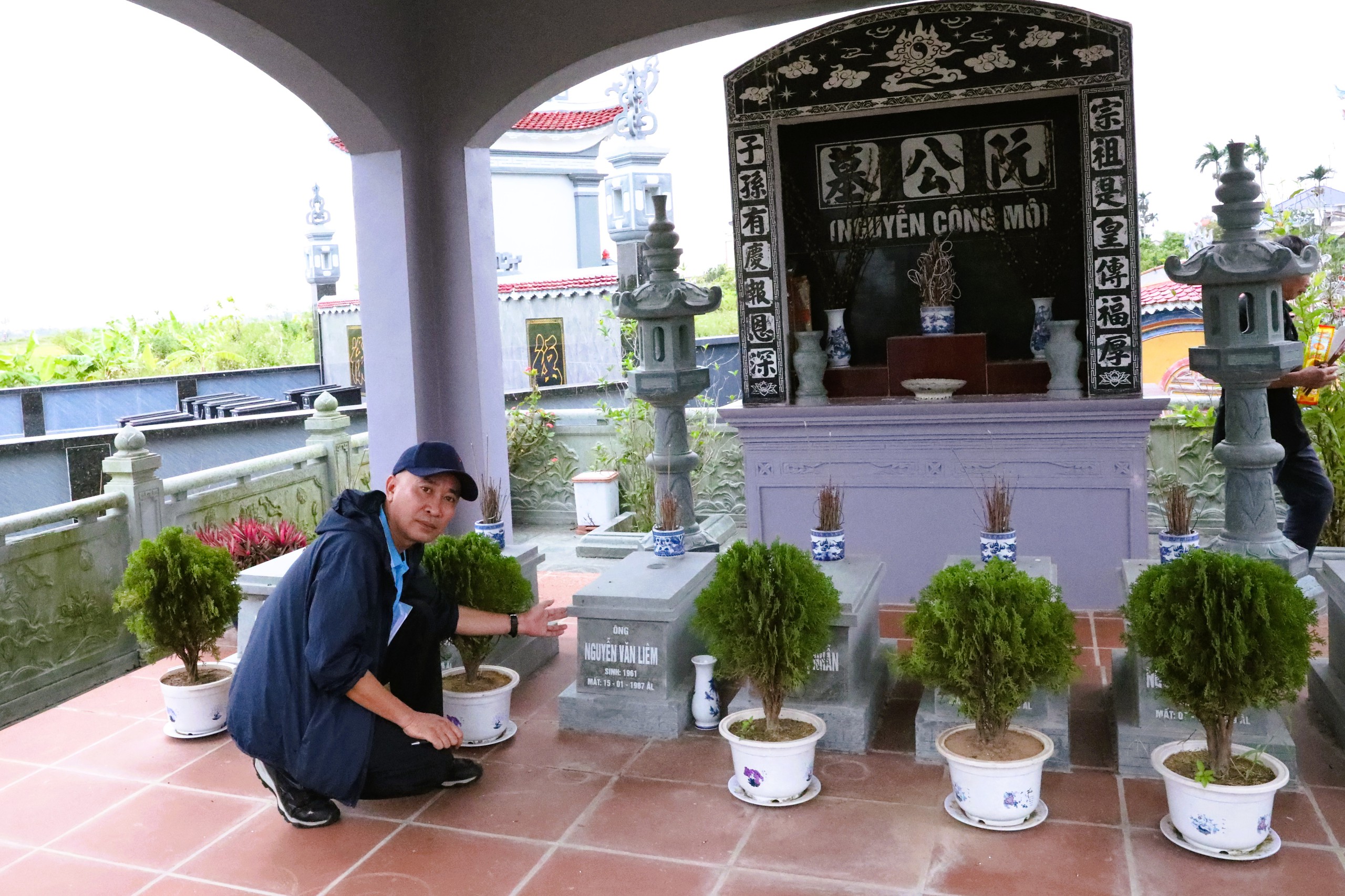 4 phi công trên trực thăng vũ trang Mi-24 - Ảnh 2.