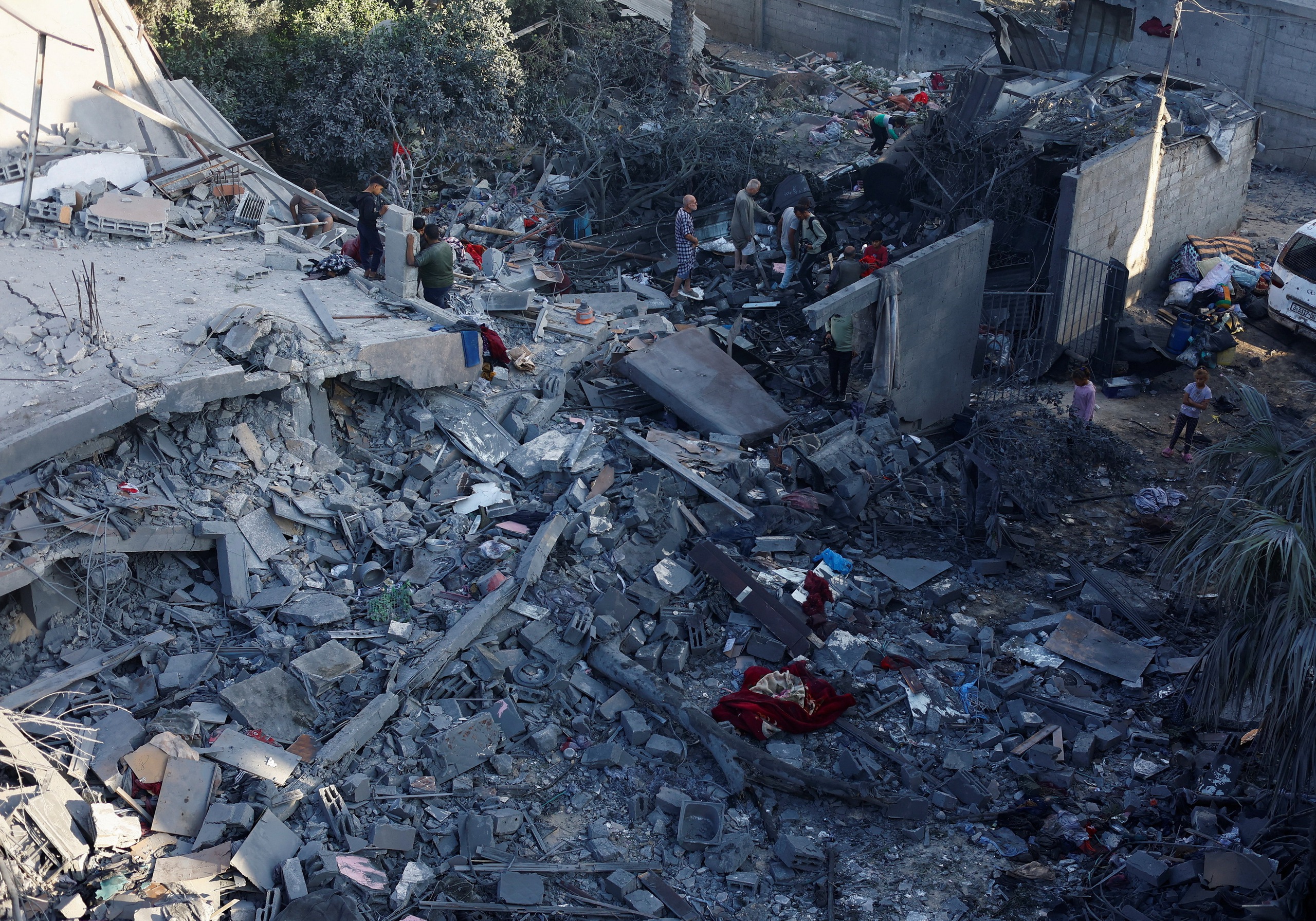 Xung đột đẫm máu bùng phát ở Gaza - Ảnh 1.