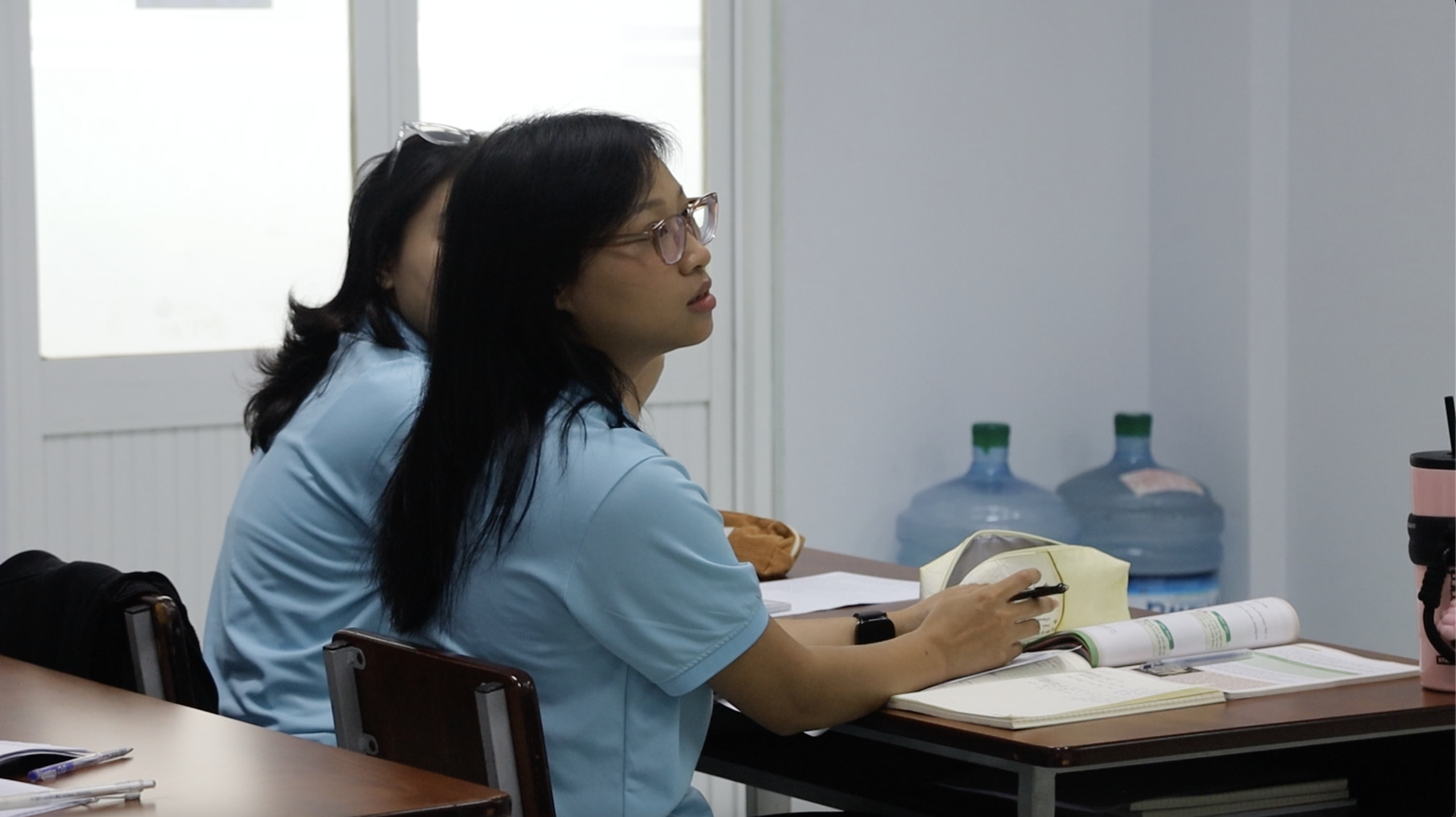 Cô gái 27 tuổi quay lại học lớp 10: Trầm cảm vì sợ nhưng quyết theo đuổi ước mơ!- Ảnh 1. Cô gái 27 tuổi quay lại học lớp 10: Trầm cảm vì sợ nhưng quyết theo đuổi ước mơ!- Ảnh 1.