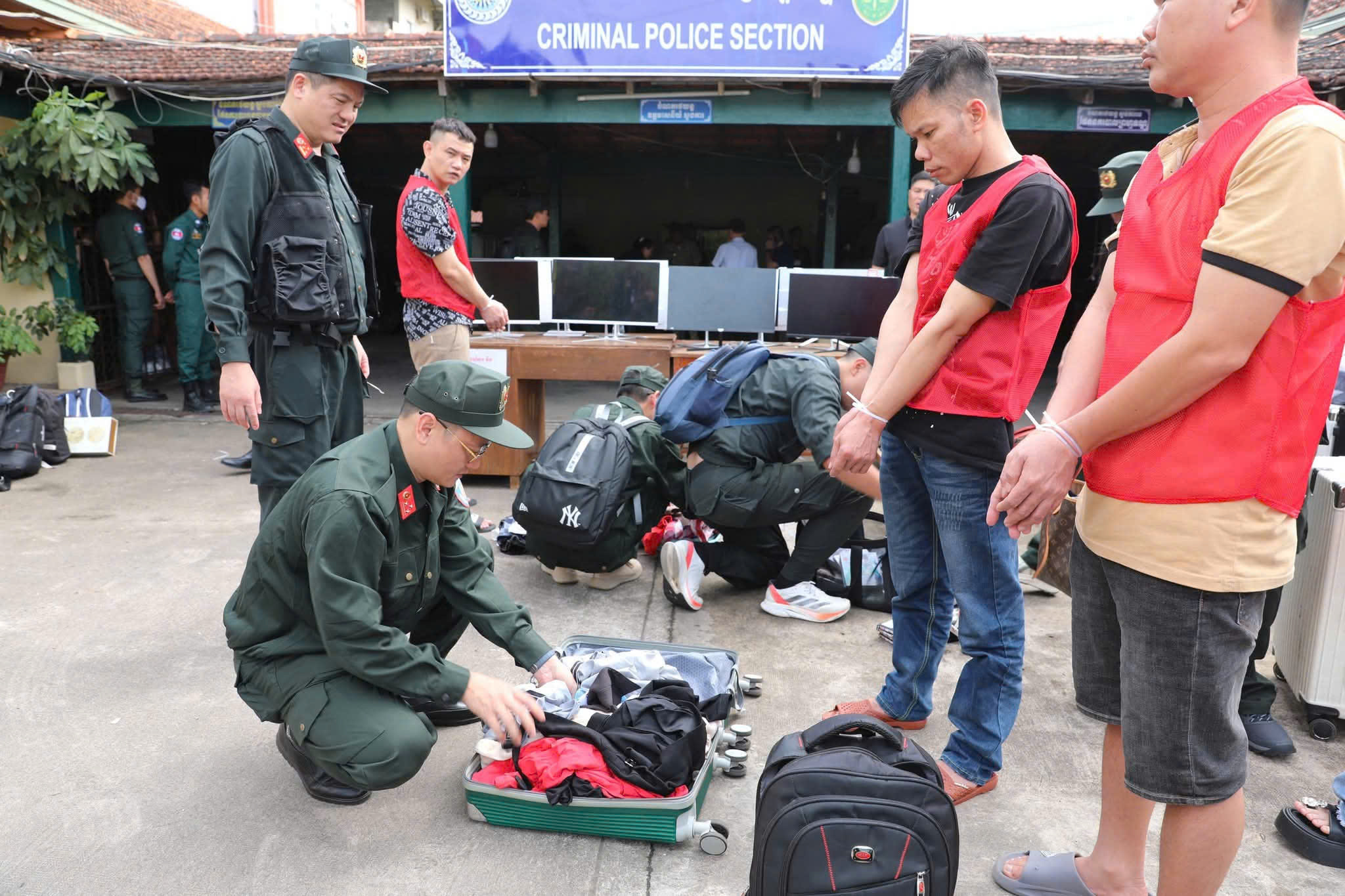 59 người Việt bị bắt trong đường dây lừa đảo xuyên quốc gia tại Campuchia - Ảnh 3.