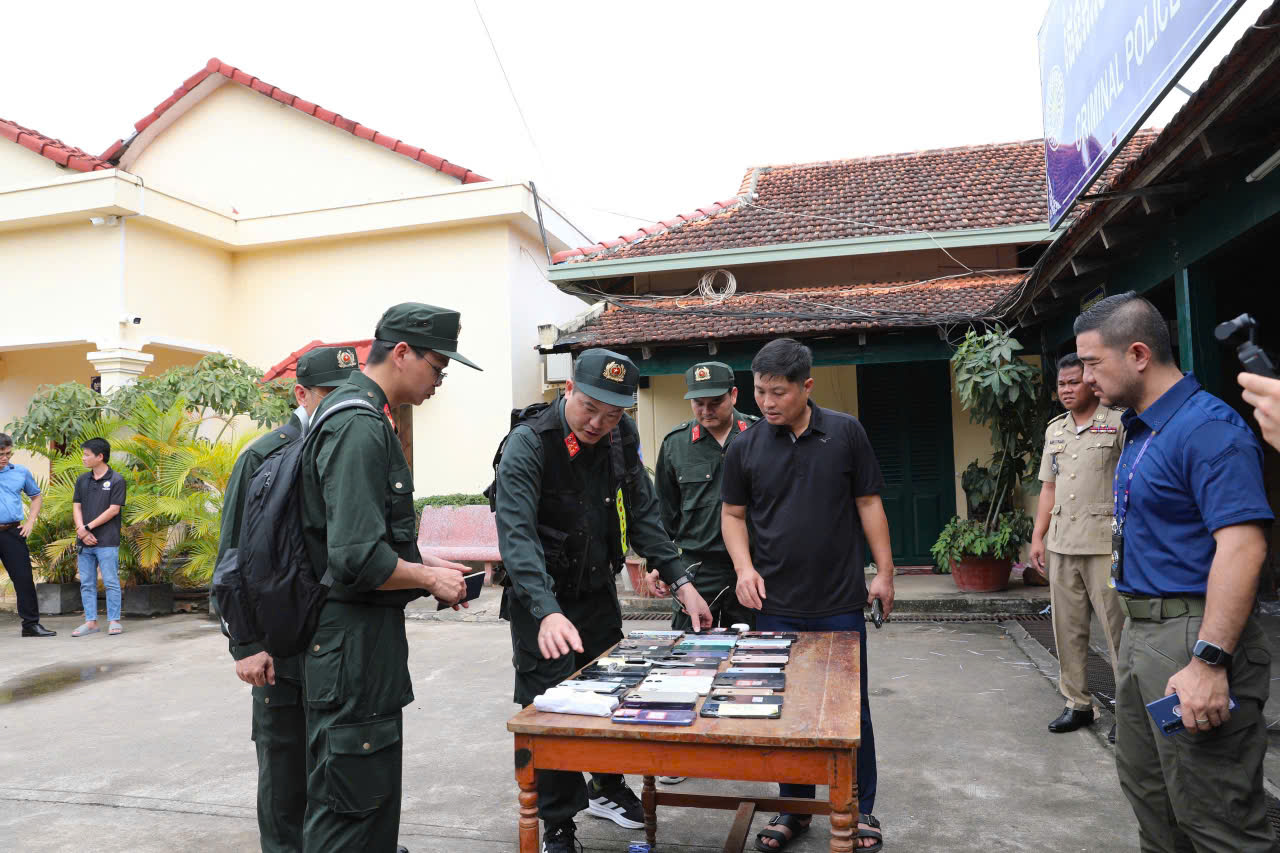 59 người Việt bị bắt trong đường dây lừa đảo xuyên quốc gia tại Campuchia - Ảnh 4.