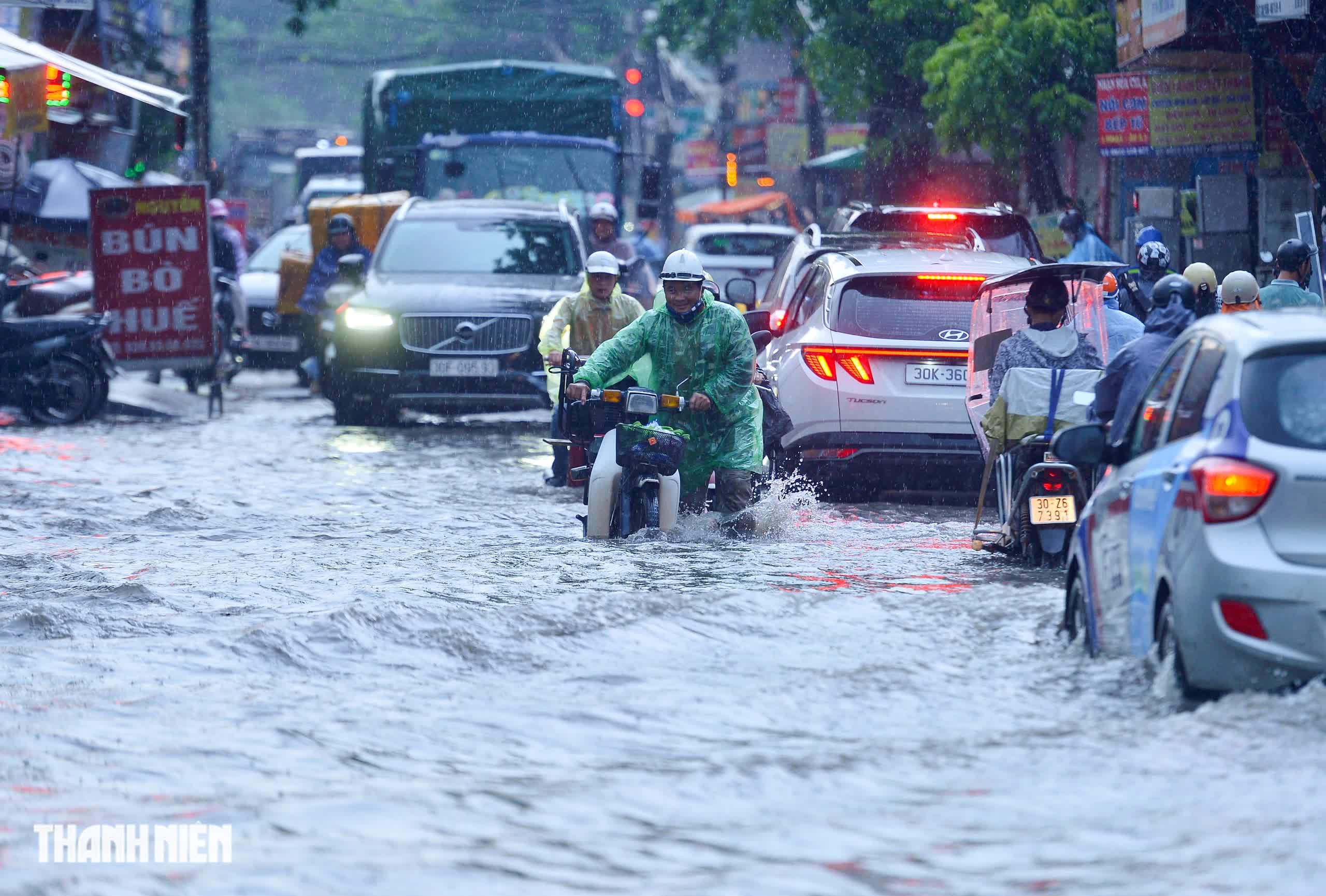 Chống ngập ở Hà Nội - Kỳ 2: Hồ ao, bê tông hóa và 'tư duy nhiệm kỳ'- Ảnh 2. Chống ngập ở Hà Nội - Kỳ 2: Hồ ao, bê tông hóa và 'tư duy nhiệm kỳ'- Ảnh 2.